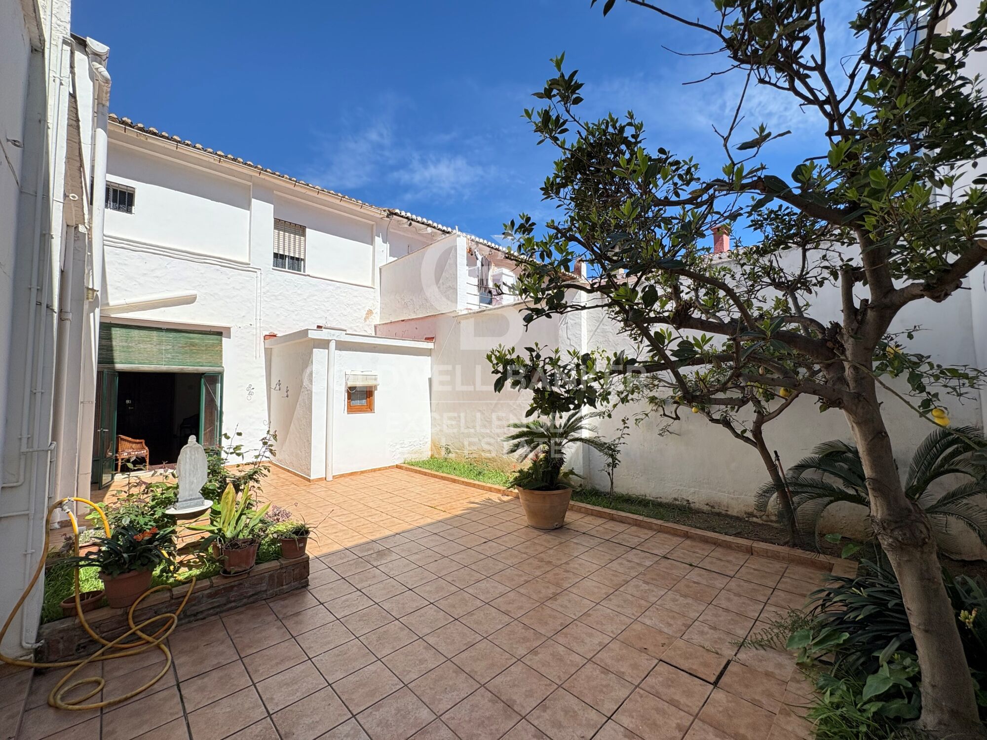 Charming Village House in Xeresa - 240 m², 5 Bedrooms and Great Potential