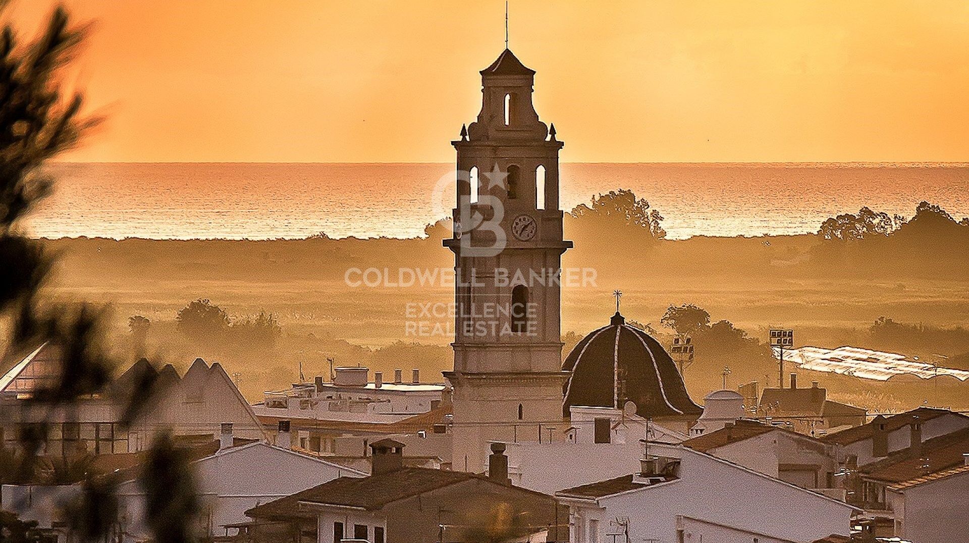 Charming Village House in Xeresa - 240 m², 5 Bedrooms and Great Potential