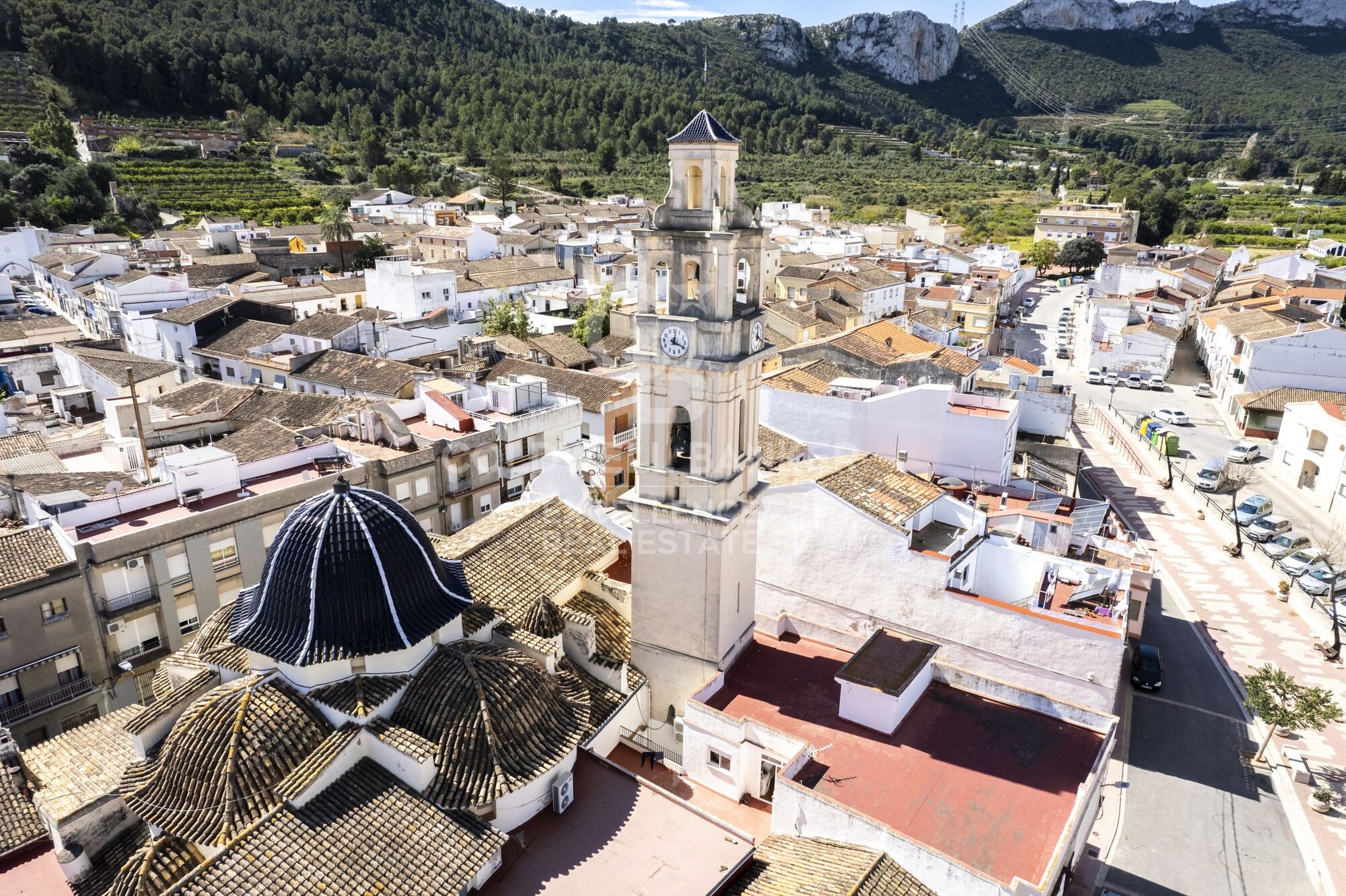 Charming Village House in Xeresa - 240 m², 5 Bedrooms and Great Potential