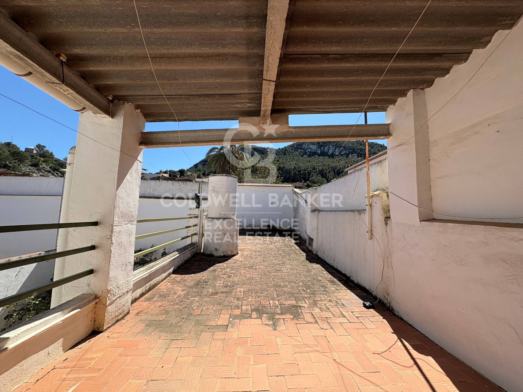 Charming Village House in Xeresa - 240 m², 5 Bedrooms and Great Potential