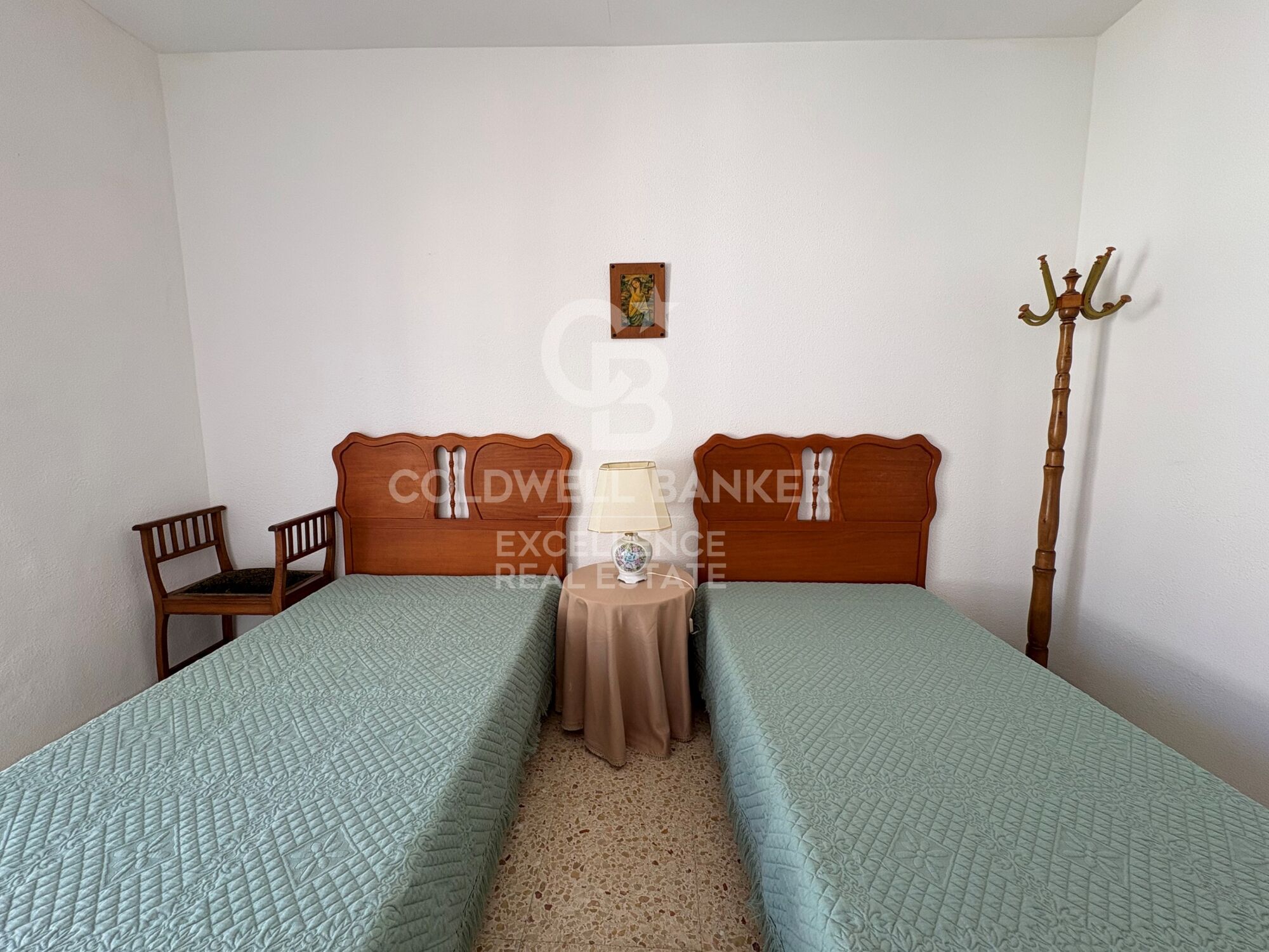 Charming Village House in Xeresa - 240 m², 5 Bedrooms and Great Potential