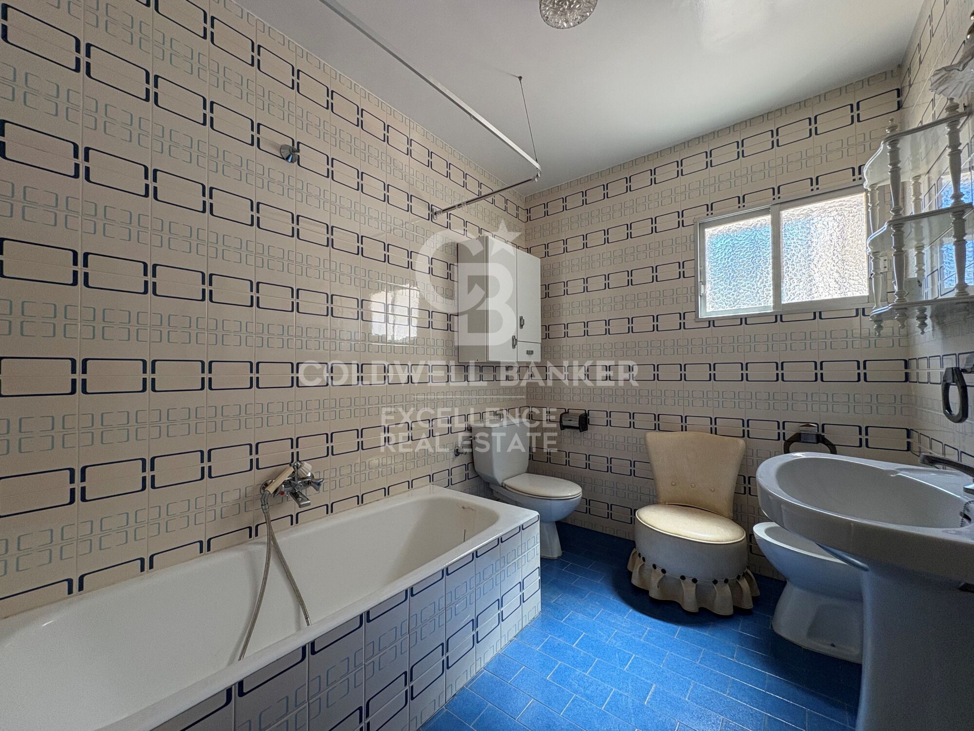 Charming Village House in Xeresa - 240 m², 5 Bedrooms and Great Potential