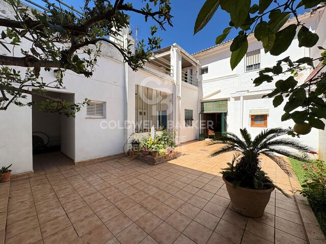 Charming Village House in Xeresa - 240 m², 5 Bedrooms and Great Potential