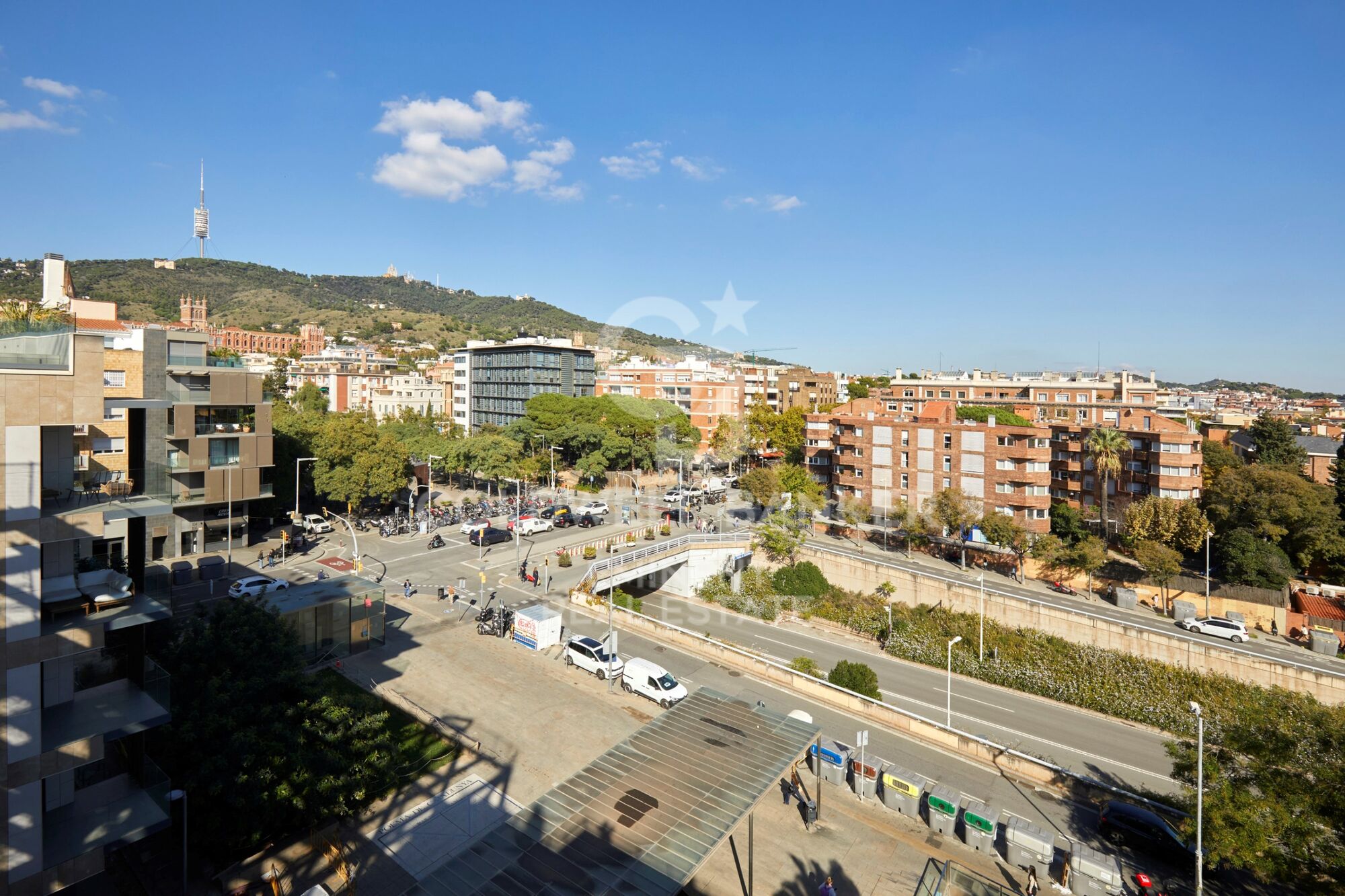 Ático Dúplex Exclusivo en Sarrià con Terraza Panorámica y Vistas Espectaculares.