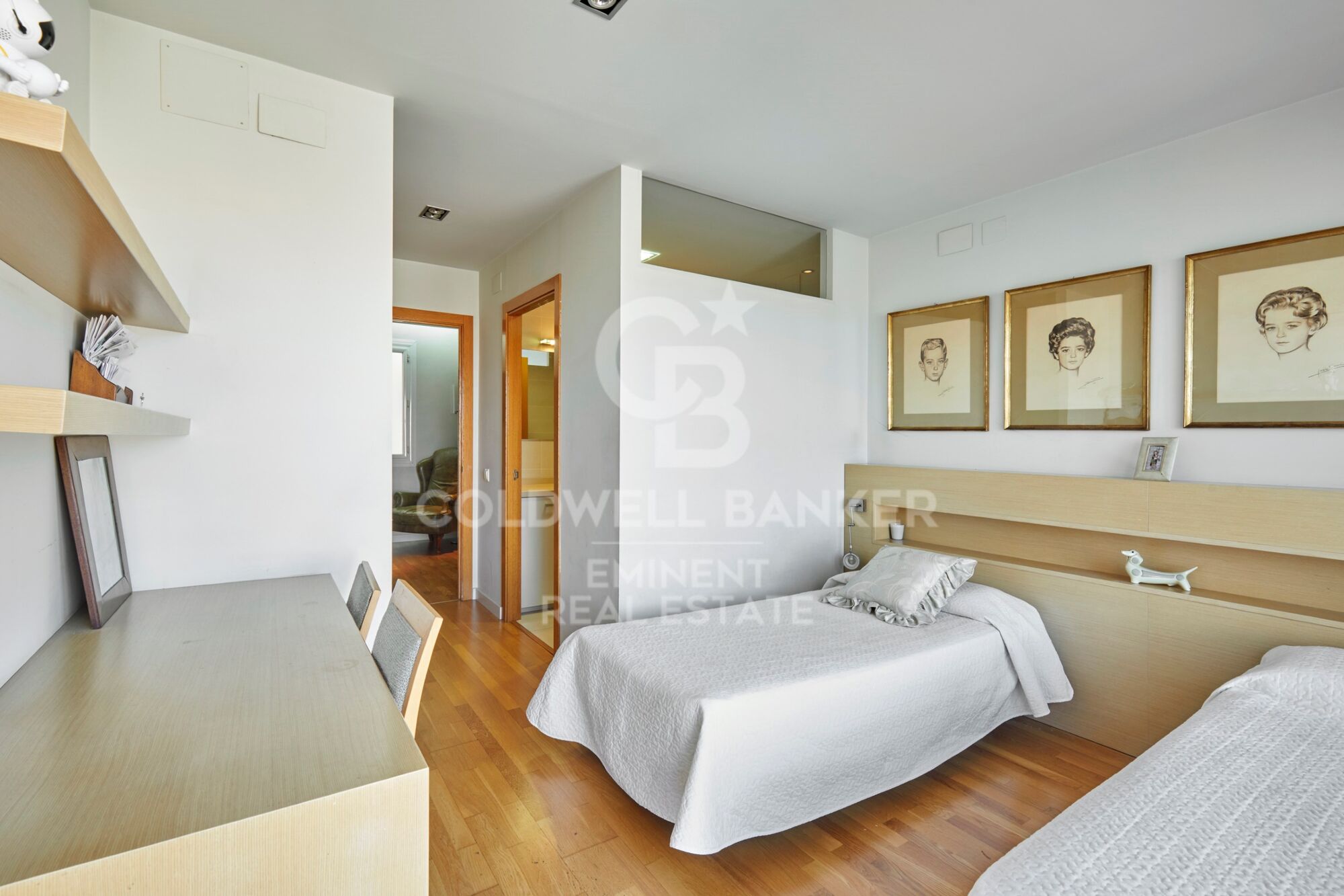 Ático Dúplex Exclusivo en Sarrià con Terraza Panorámica y Vistas Espectaculares.
