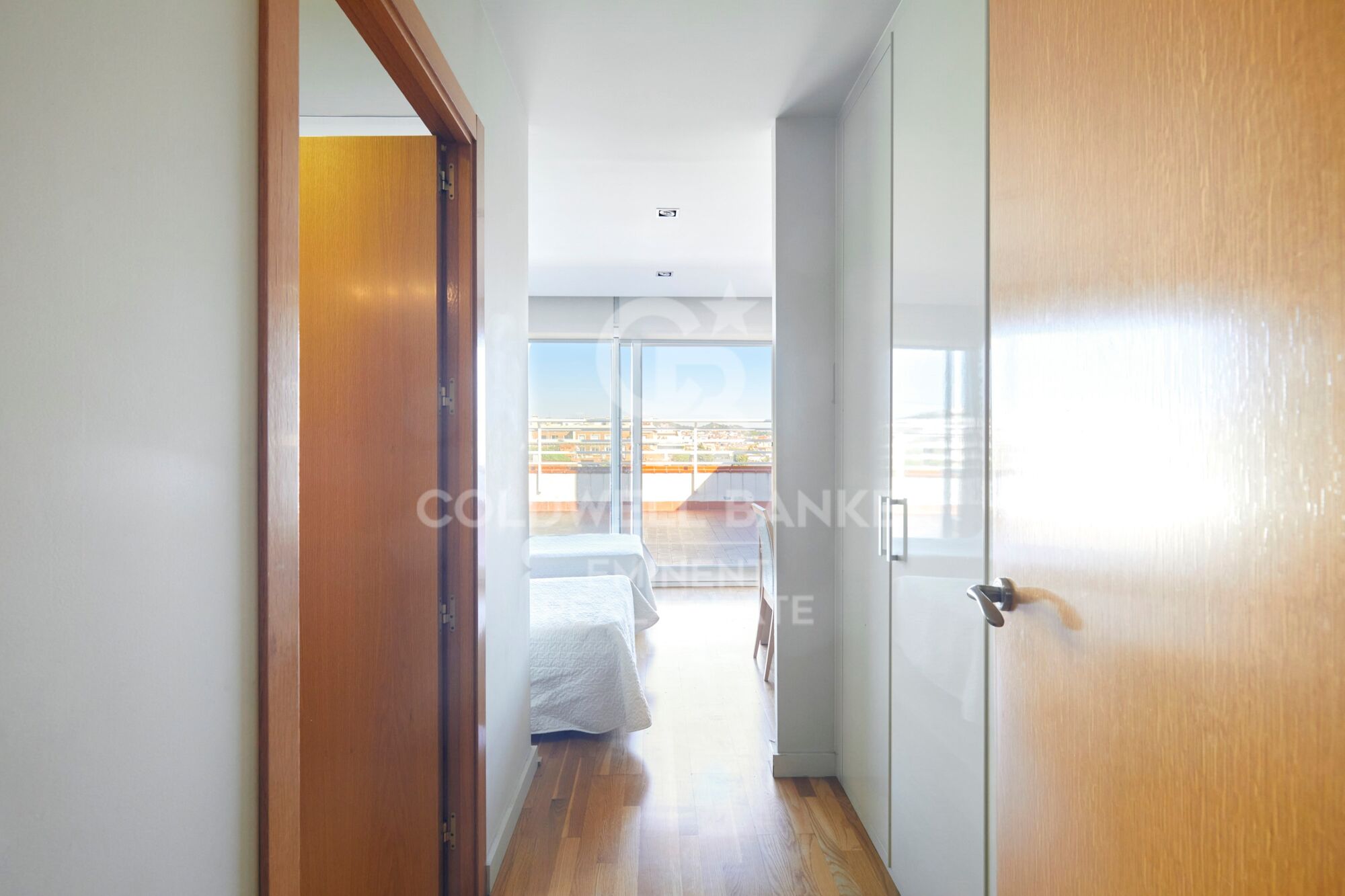 Ático Dúplex Exclusivo en Sarrià con Terraza Panorámica y Vistas Espectaculares.