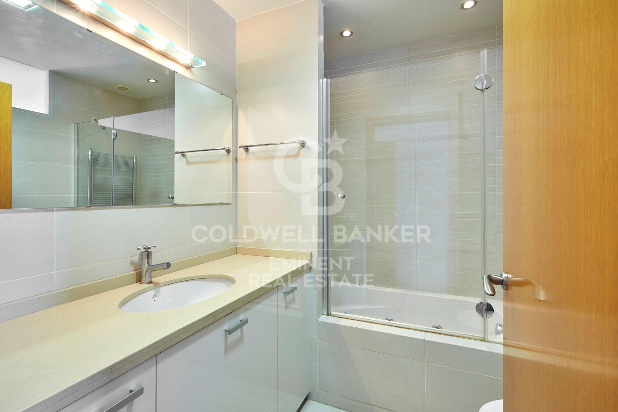 Ático Dúplex Exclusivo en Sarrià con Terraza Panorámica y Vistas Espectaculares.