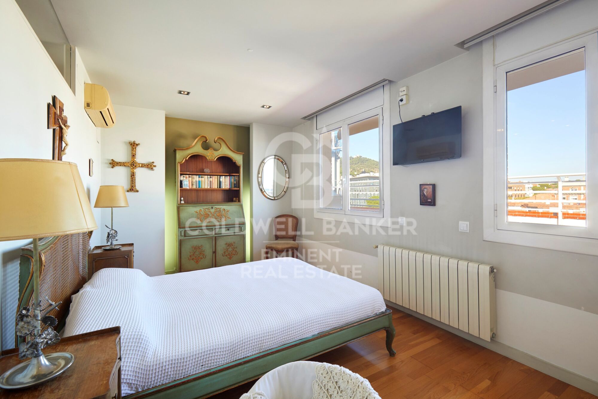 Ático Dúplex Exclusivo en Sarrià con Terraza Panorámica y Vistas Espectaculares.