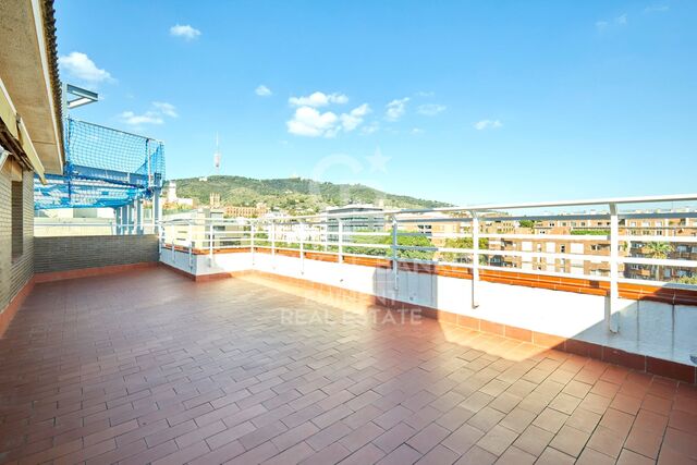 Ático Dúplex Exclusivo en Sarrià con Terraza Panorámica y Vistas Espectaculares.