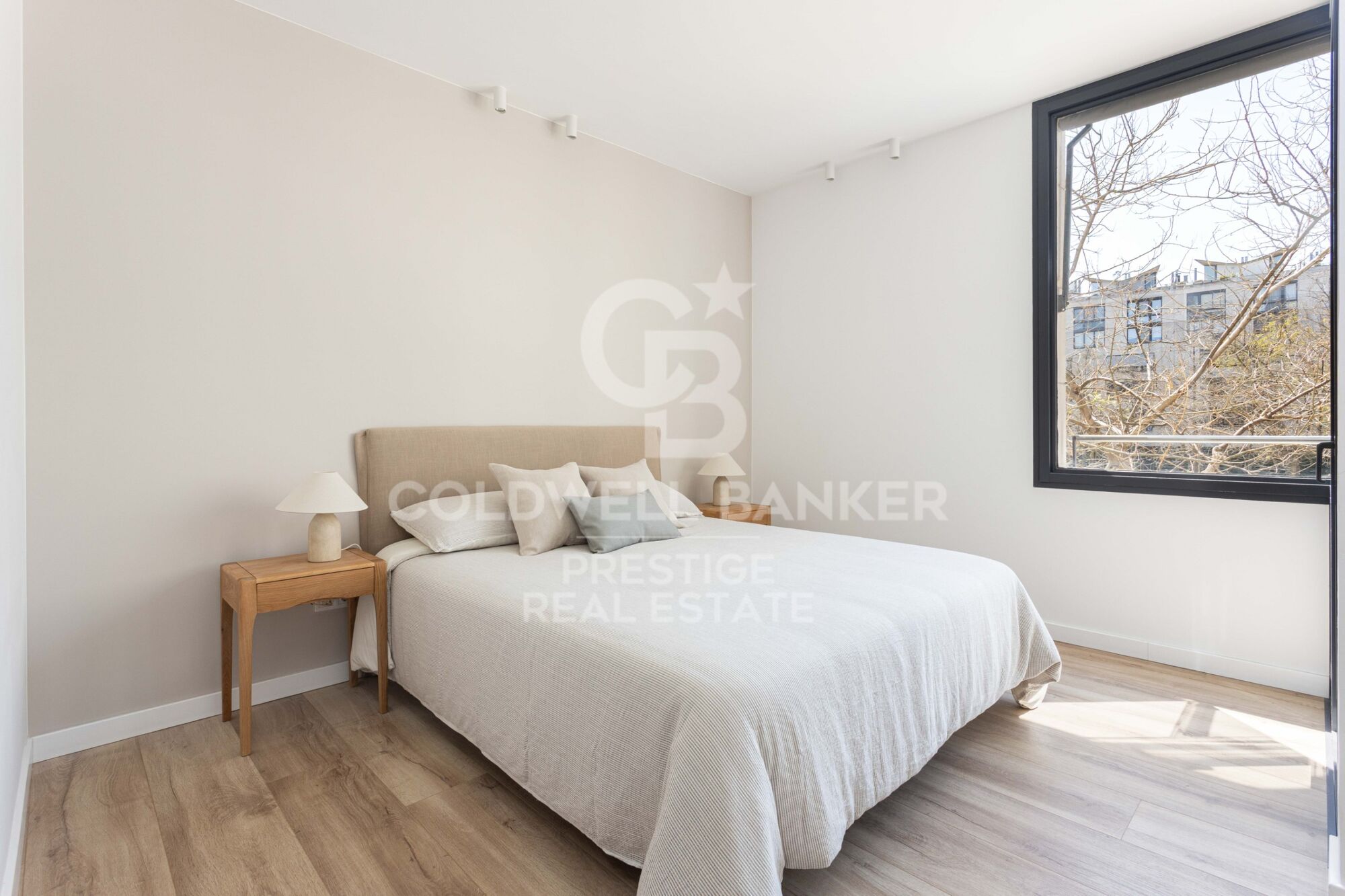 Espectacular piso reformado y piscina comunitaria en Poblenou