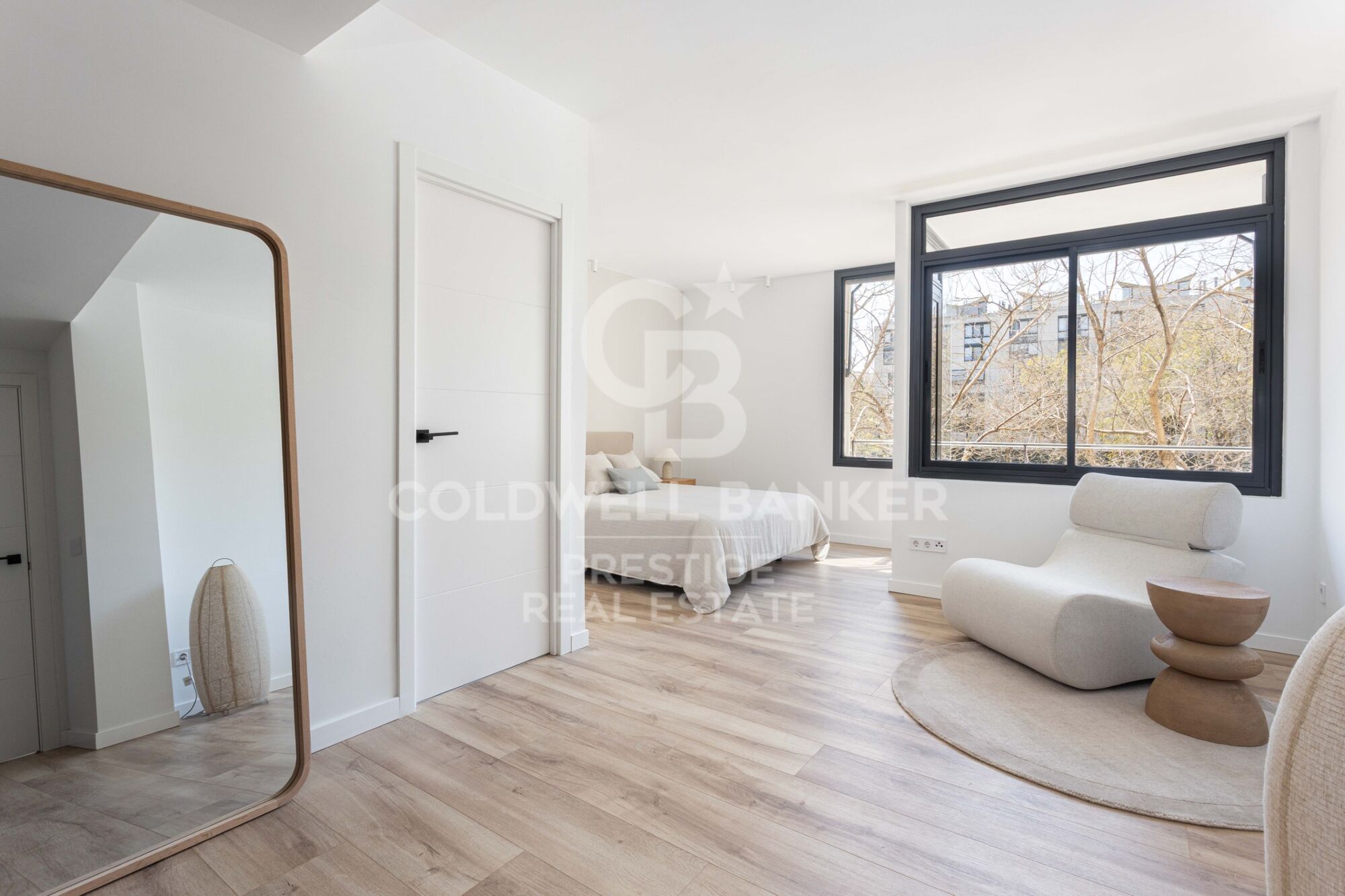 Espectacular piso reformado y piscina comunitaria en Poblenou