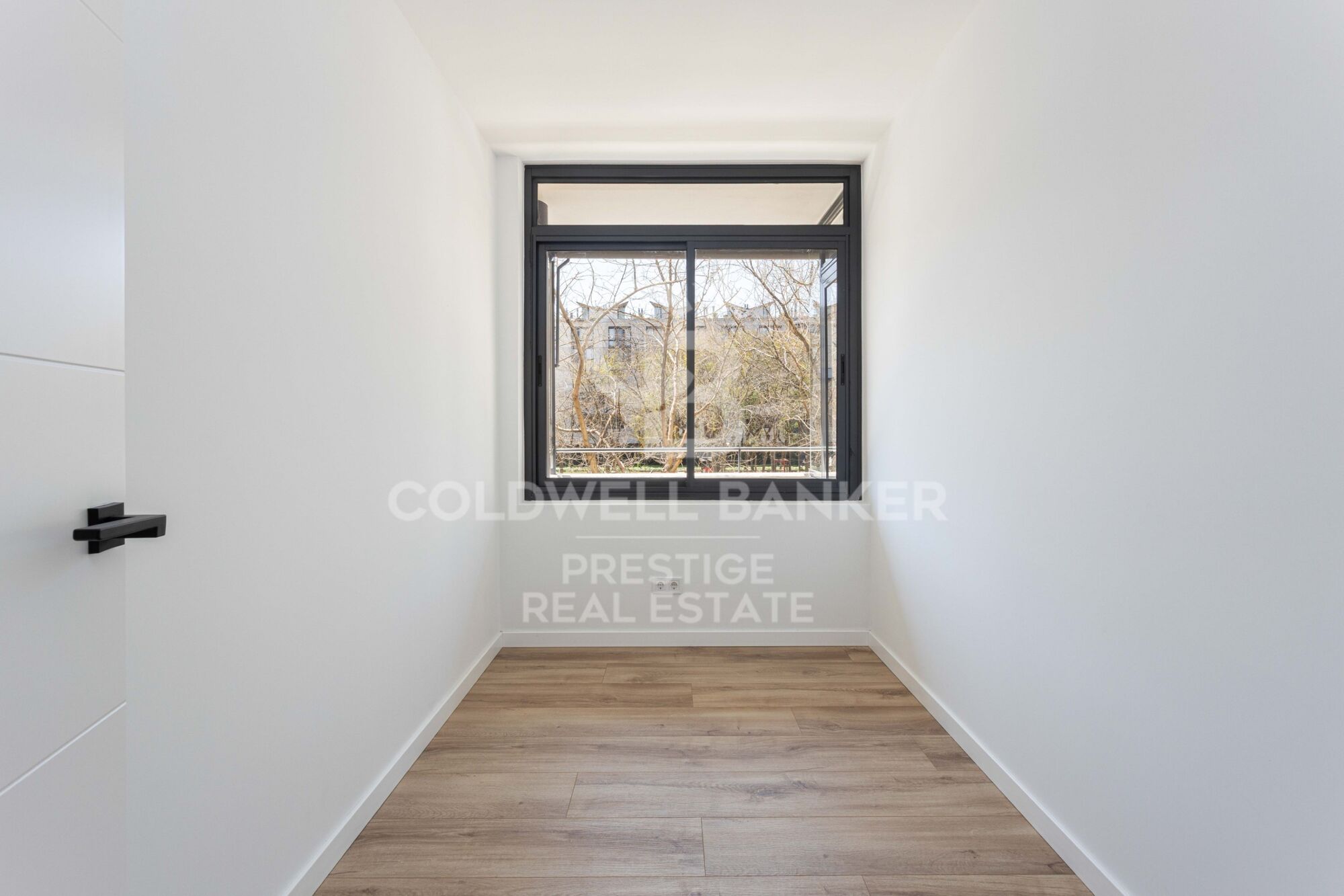 Espectacular piso reformado y piscina comunitaria en Poblenou