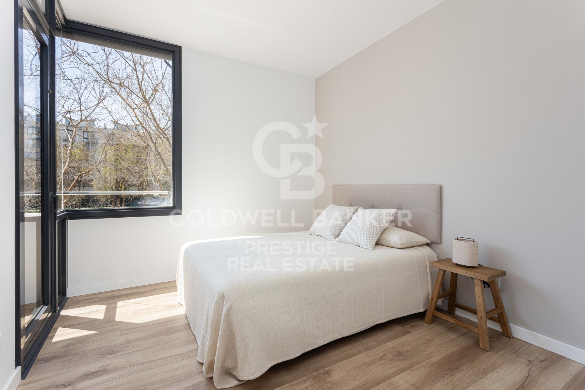 Espectacular piso reformado y piscina comunitaria en Poblenou