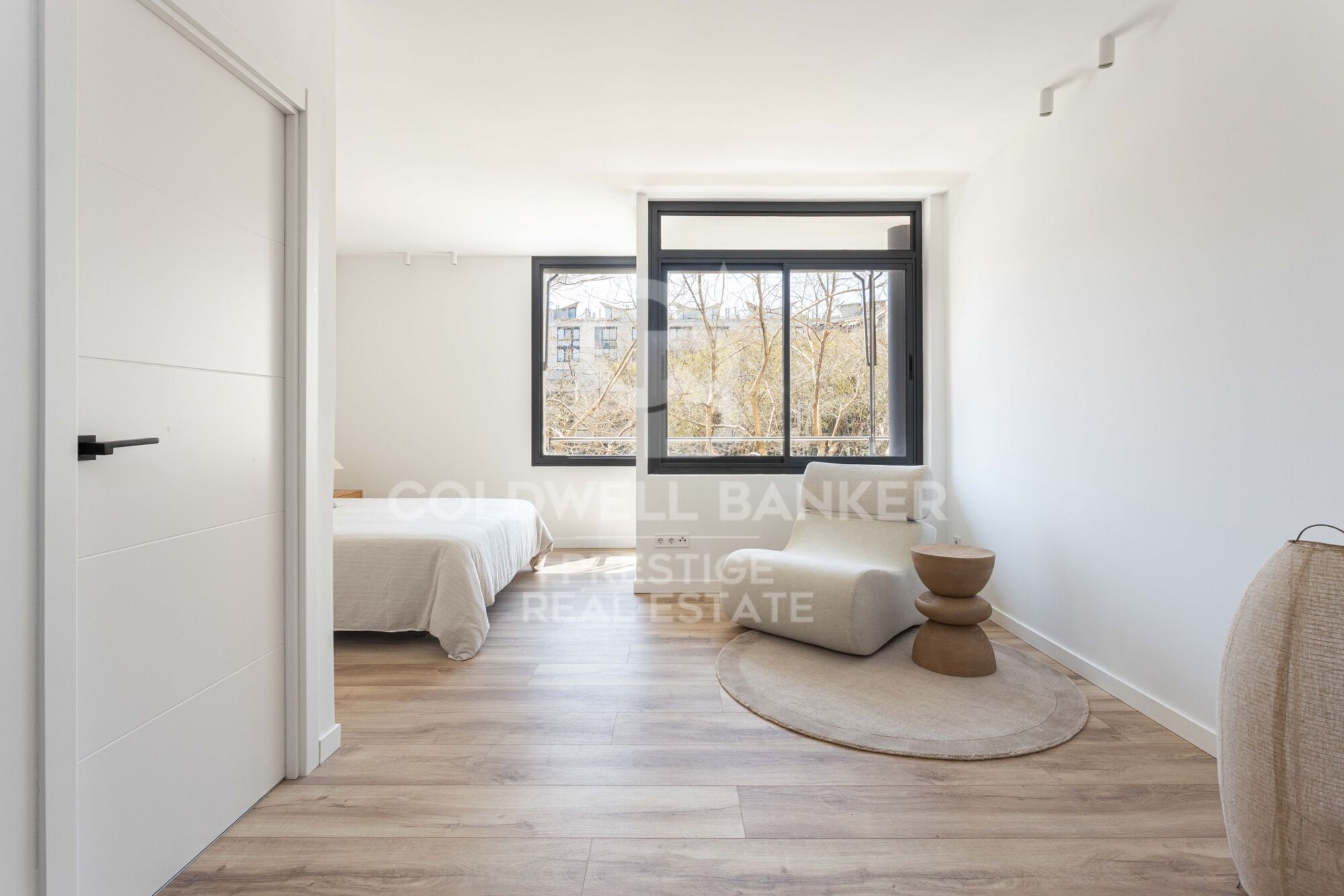 Espectacular piso reformado y piscina comunitaria en Poblenou