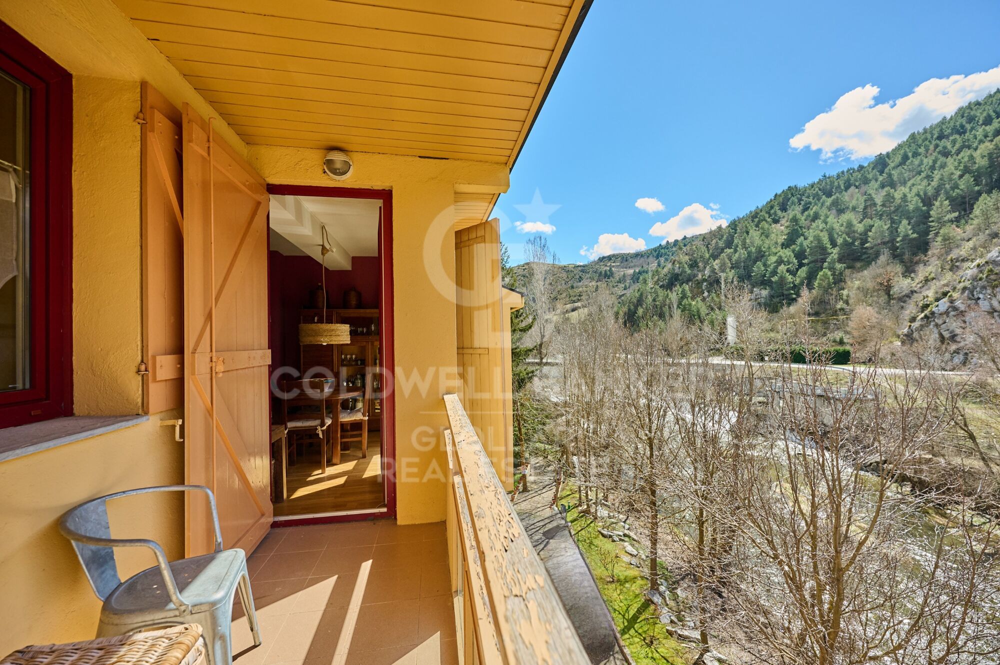 Encantador apartamento en Martinet con vistas