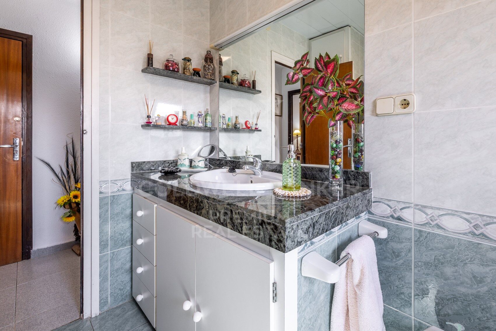 CHARMING HOUSE WITH A SEPARATE APARTMENT IN LA FLORESTA: