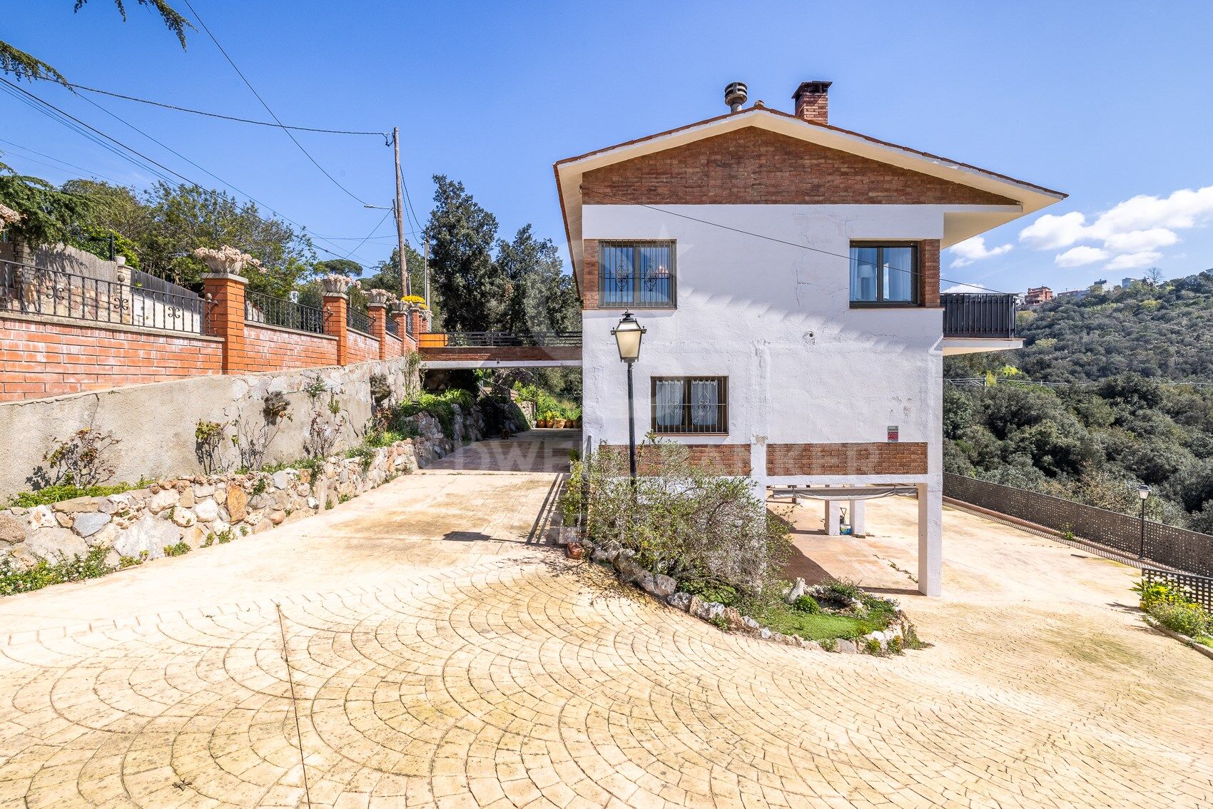 CHARMING HOUSE WITH A SEPARATE APARTMENT IN LA FLORESTA: