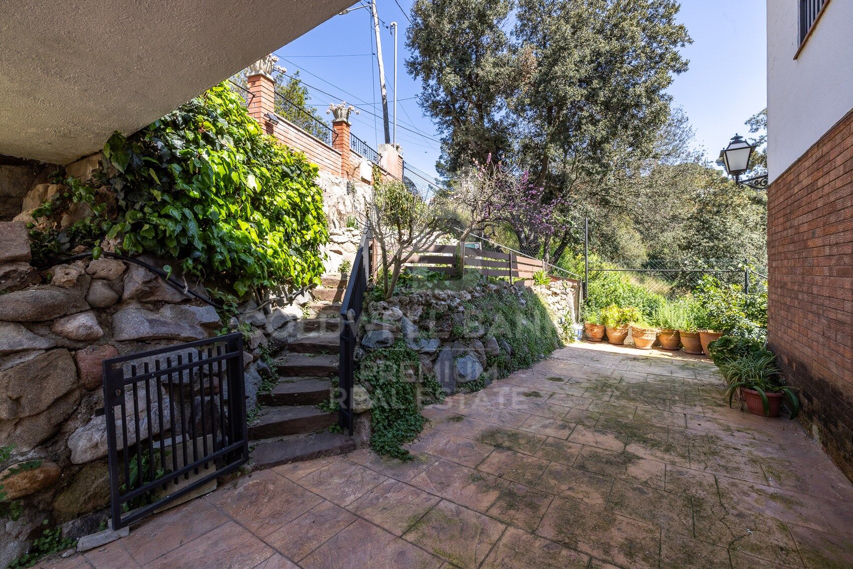 CHARMING HOUSE WITH A SEPARATE APARTMENT IN LA FLORESTA: