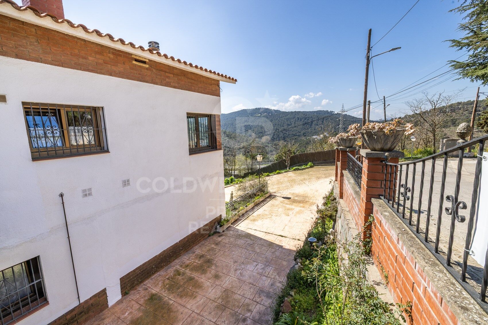 CHARMING HOUSE WITH A SEPARATE APARTMENT IN LA FLORESTA: