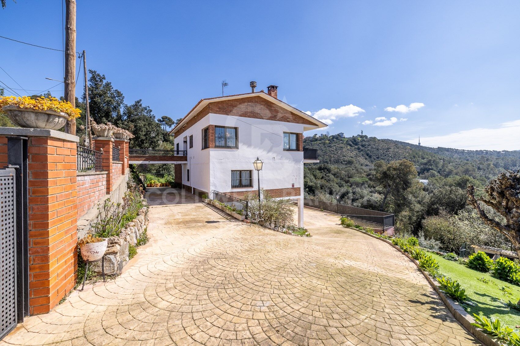 CHARMING HOUSE WITH A SEPARATE APARTMENT IN LA FLORESTA: