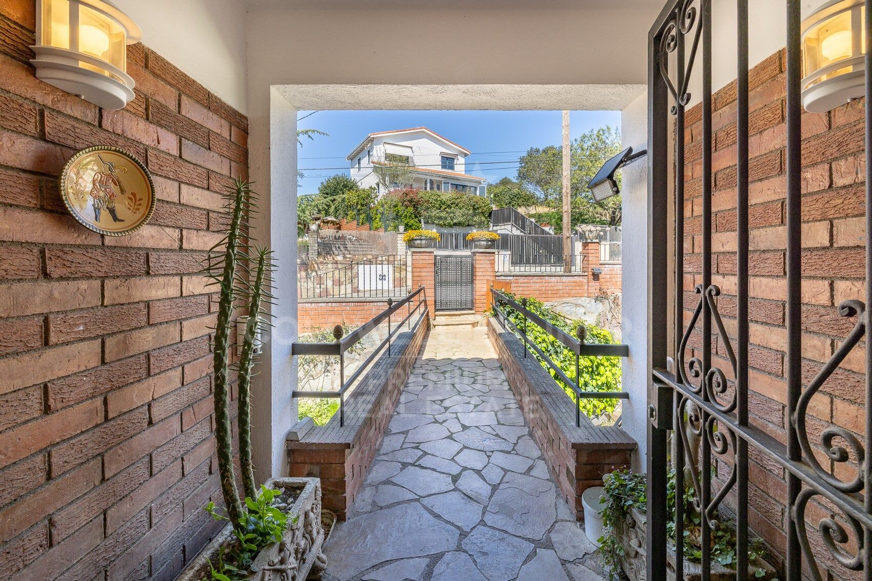 CHARMING HOUSE WITH A SEPARATE APARTMENT IN LA FLORESTA: