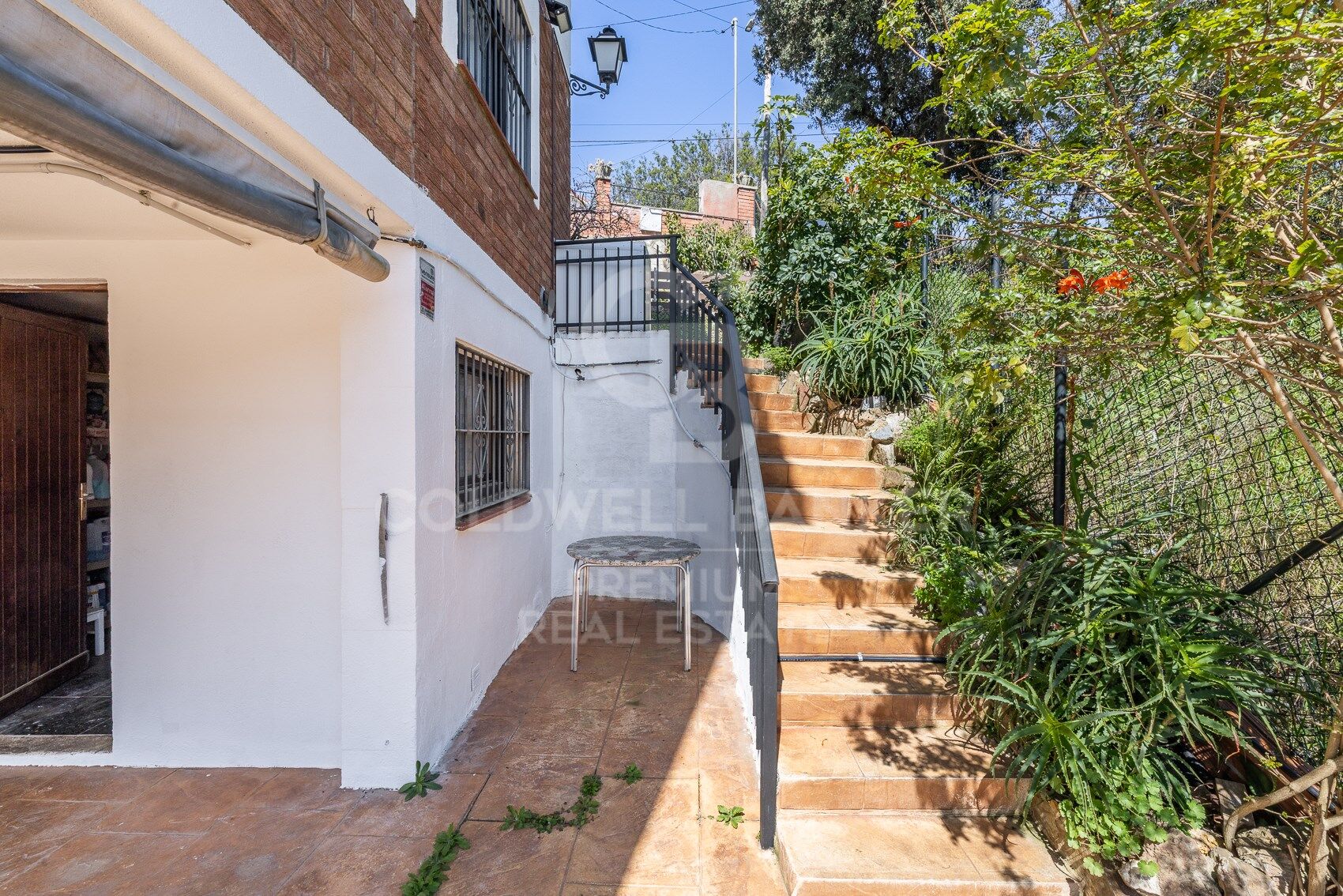 CHARMING HOUSE WITH A SEPARATE APARTMENT IN LA FLORESTA: