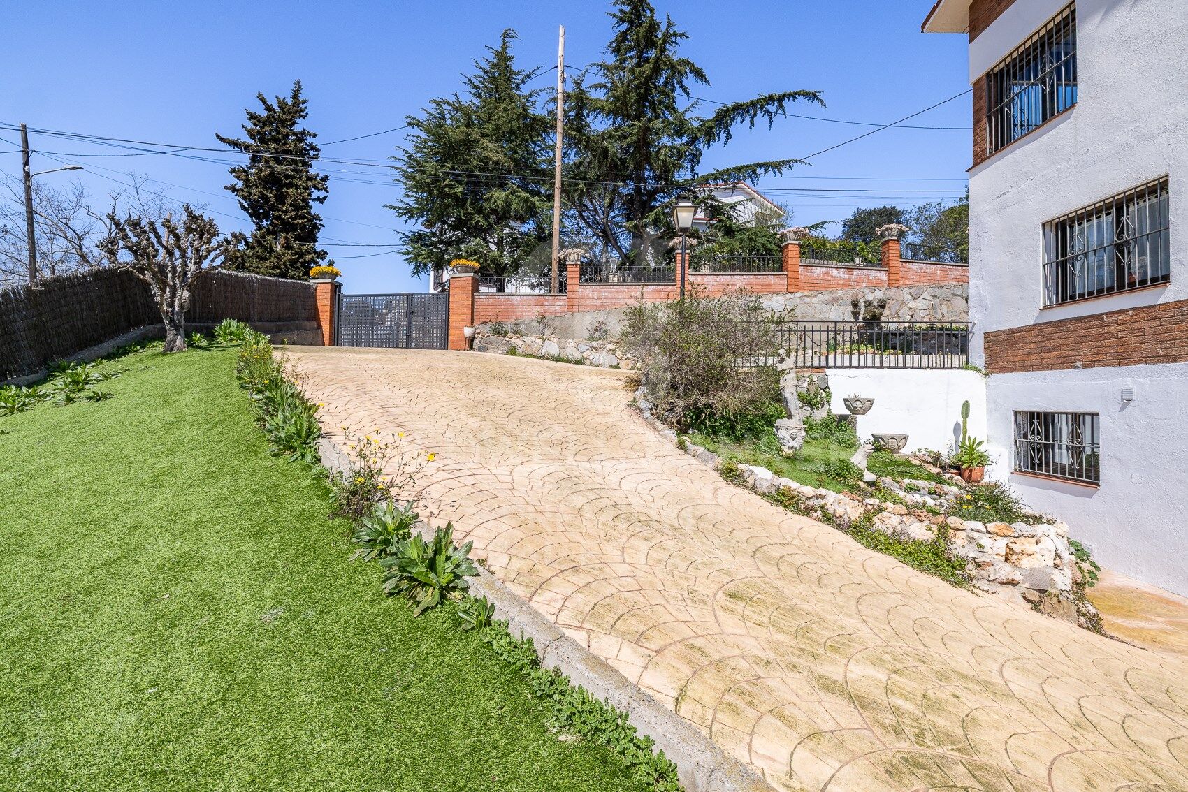 CHARMING HOUSE WITH A SEPARATE APARTMENT IN LA FLORESTA: