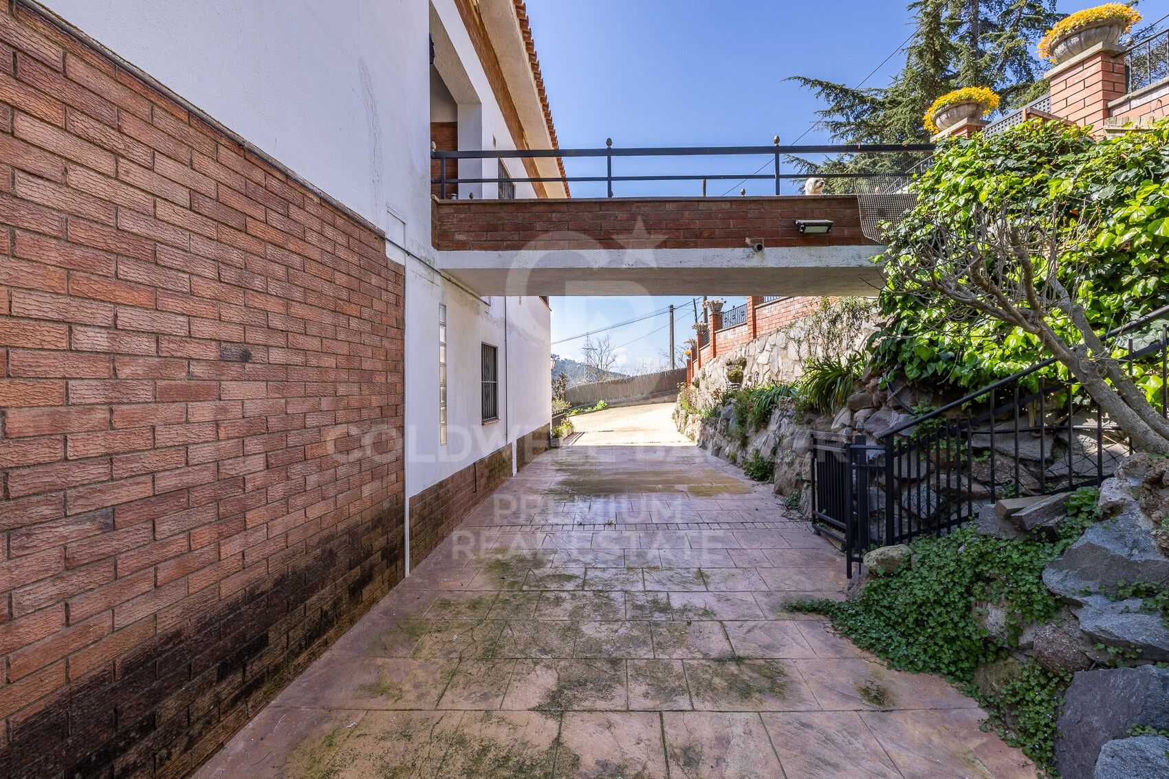 CHARMING HOUSE WITH A SEPARATE APARTMENT IN LA FLORESTA: