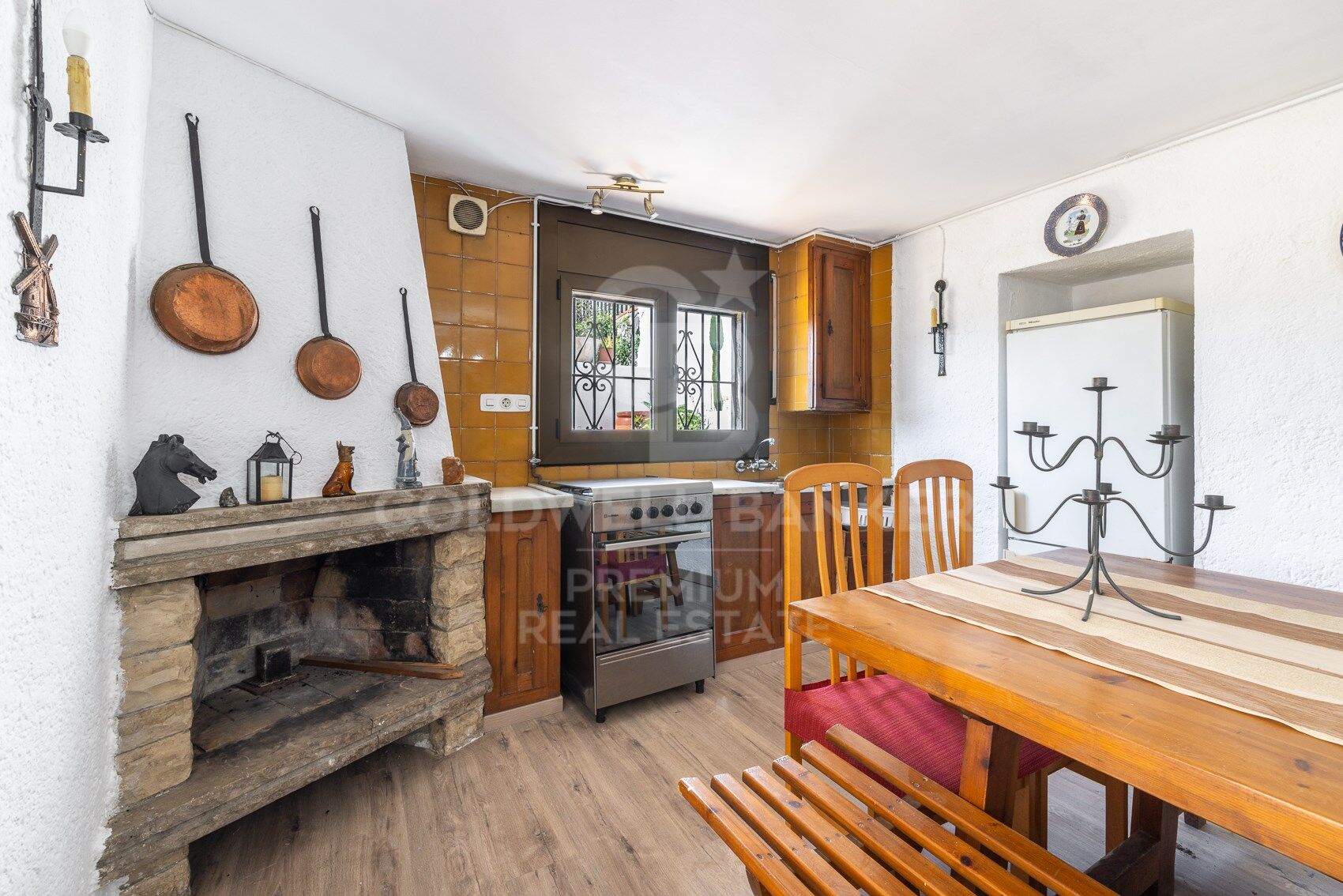 CHARMING HOUSE WITH A SEPARATE APARTMENT IN LA FLORESTA: