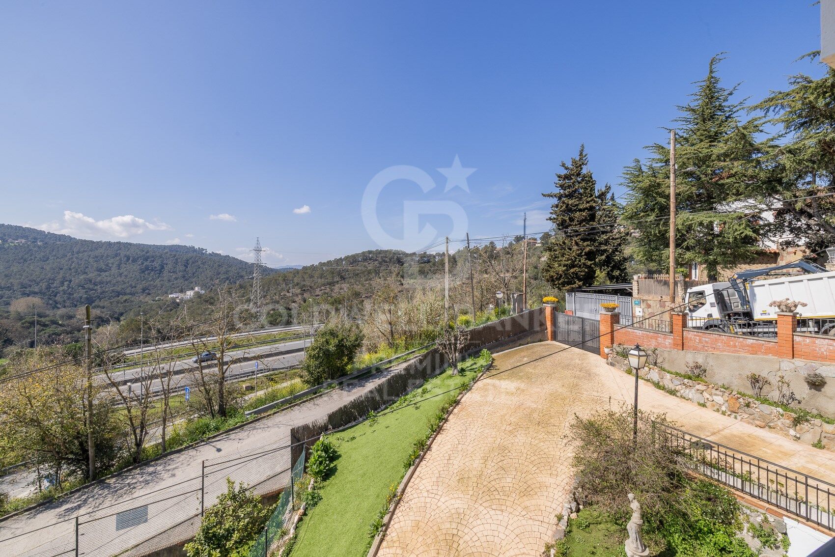 CHARMING HOUSE WITH A SEPARATE APARTMENT IN LA FLORESTA: