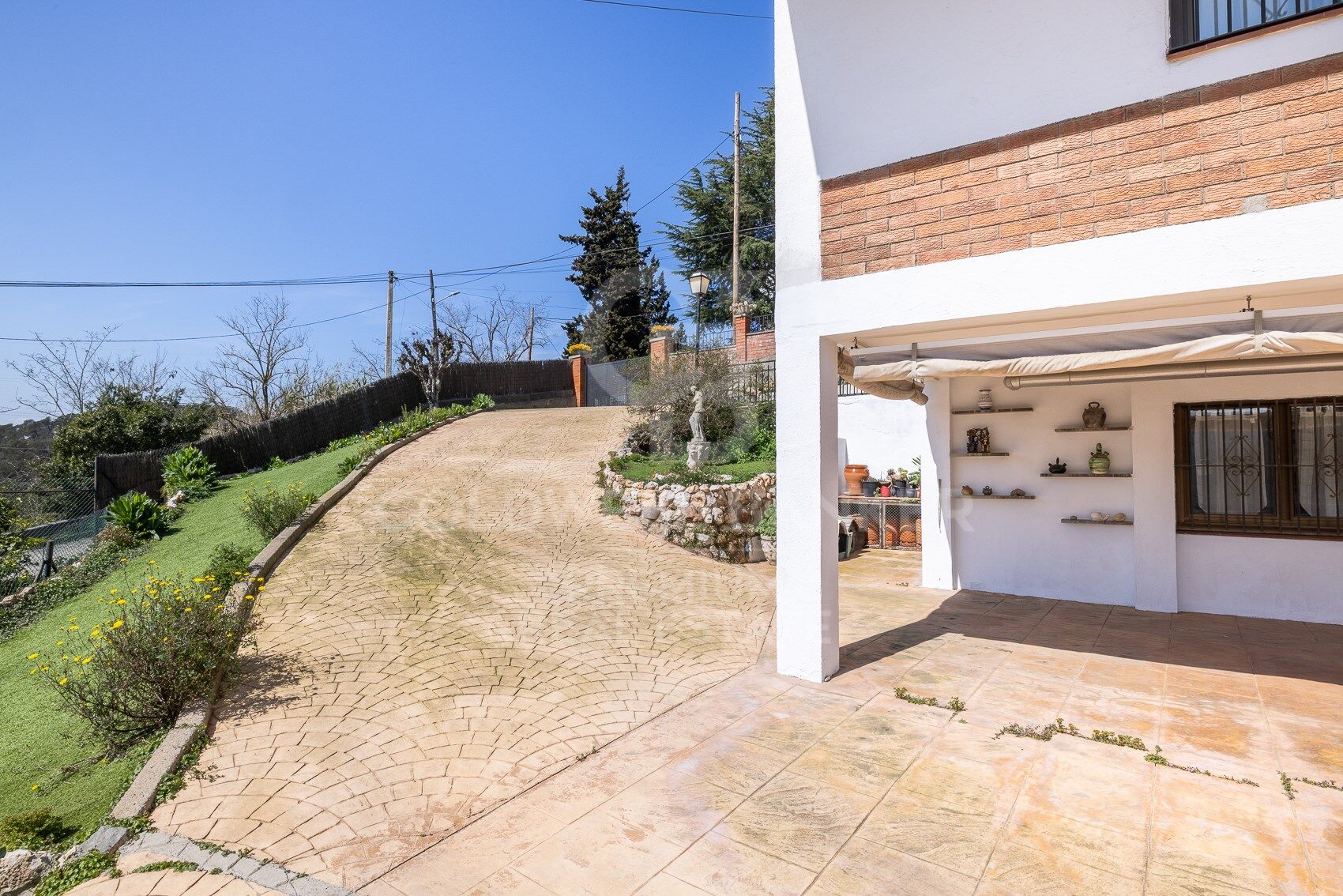 CHARMING HOUSE WITH A SEPARATE APARTMENT IN LA FLORESTA: