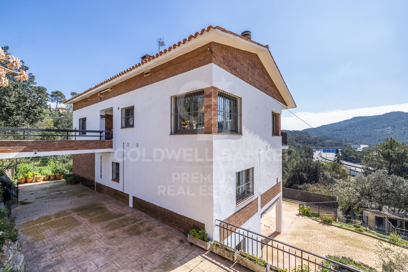 CHARMING HOUSE WITH A SEPARATE APARTMENT IN LA FLORESTA: