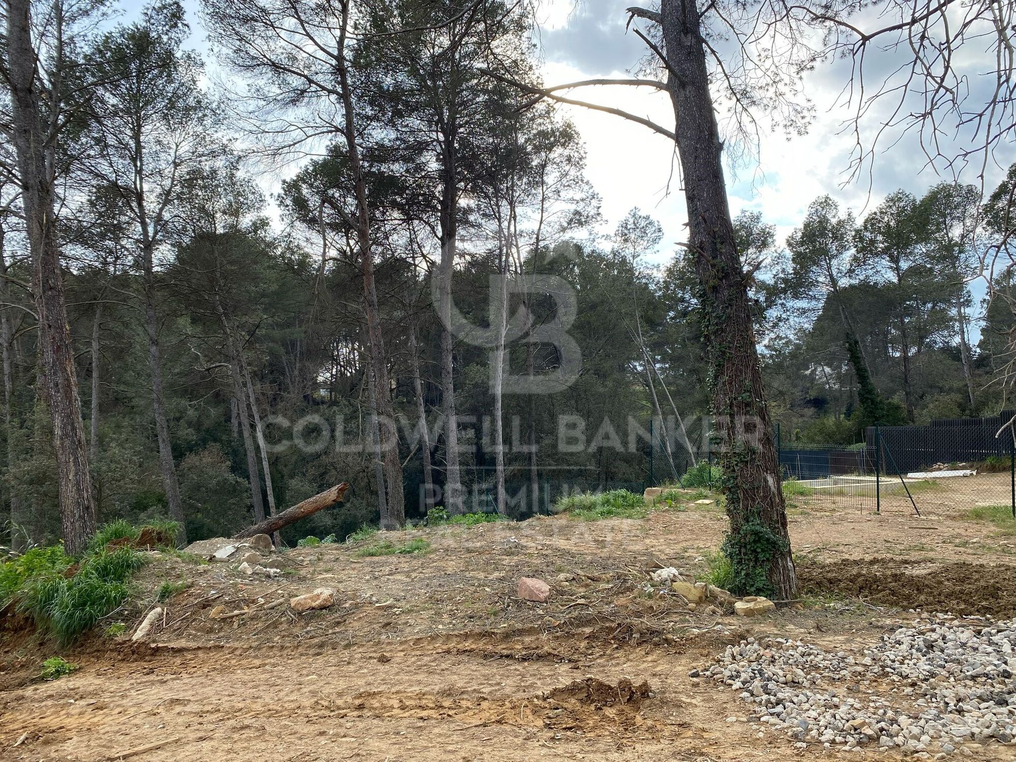 LAST FLAT PLOT IN EXCLUSIVE AND QUIET AREA OF BELLATERRA