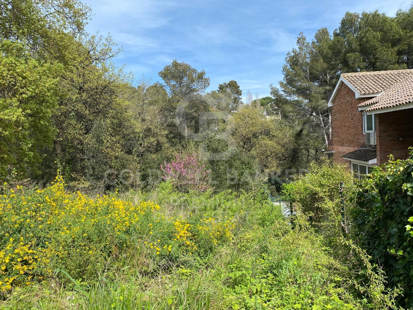 BEAUTIFUL PLOT VERY CLOSE TO THE STATION IN THE CENTER OF BELLATERRA