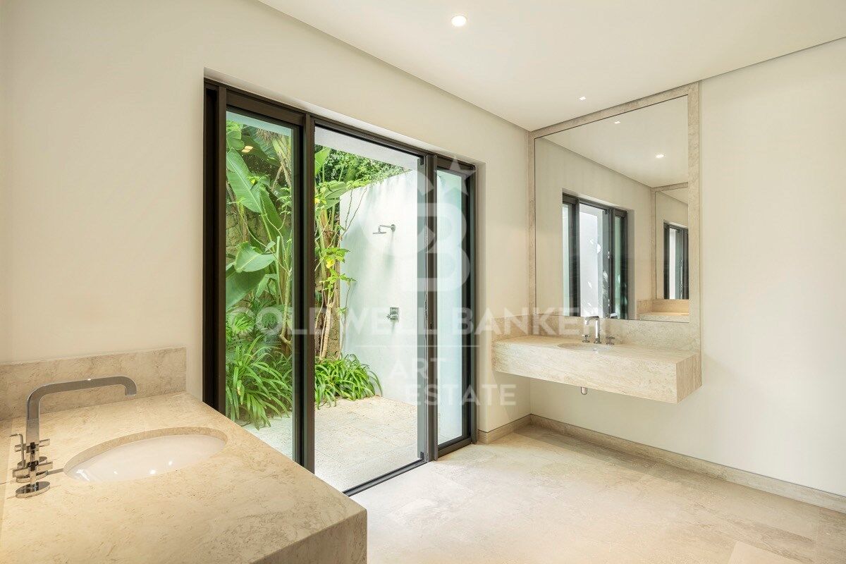 Sofisticada villa de estilo ibicenco en prestigiosa Finca Cortesín, Casares