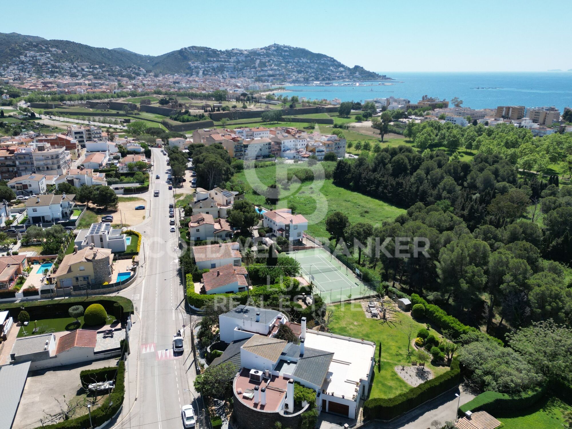 Luxury residence with garden, spa and high rental yield