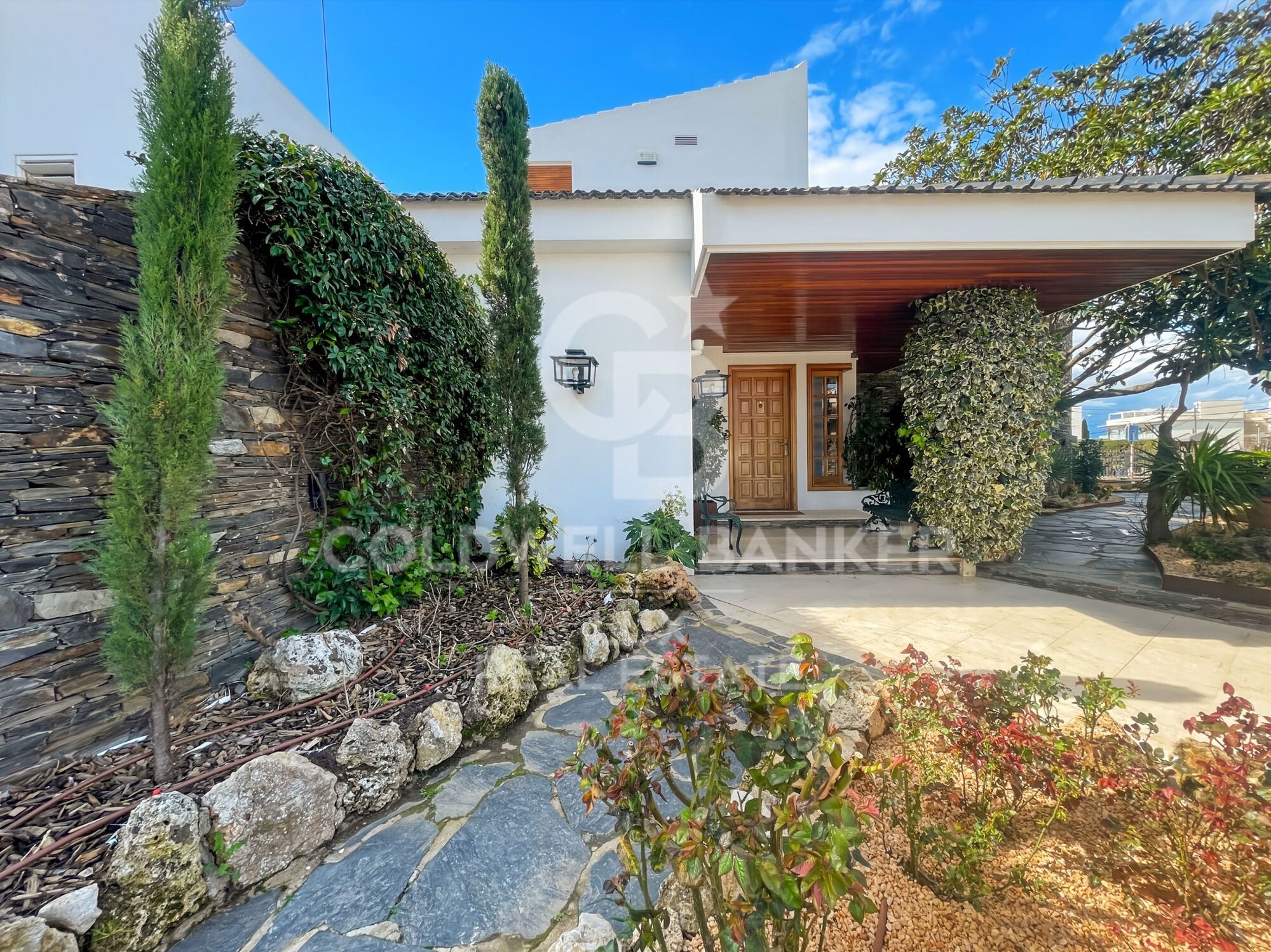 Luxury residence with garden, spa and high rental yield