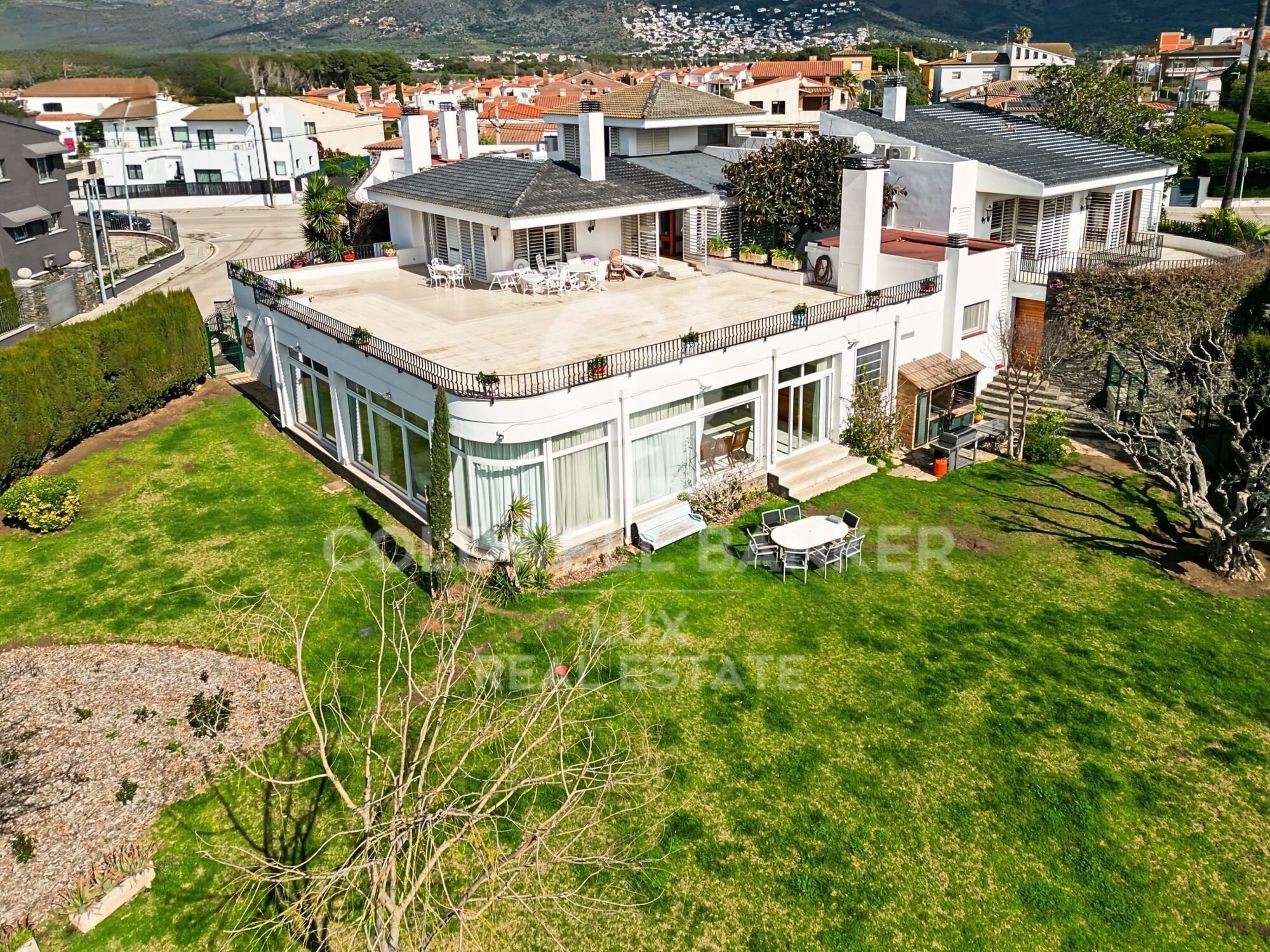 Luxury residence with garden, spa and high rental yield