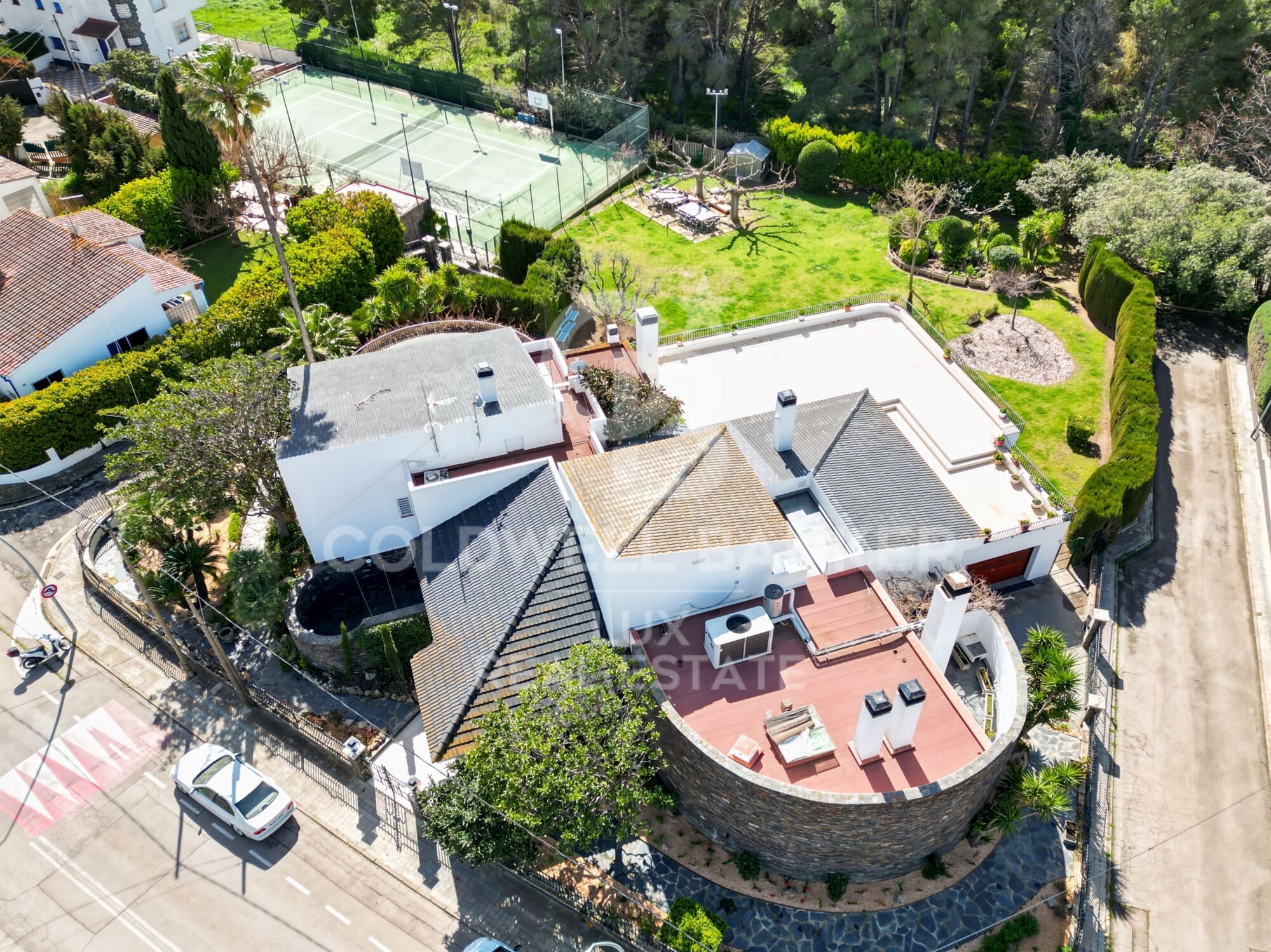 Luxury residence with garden, spa and high rental yield