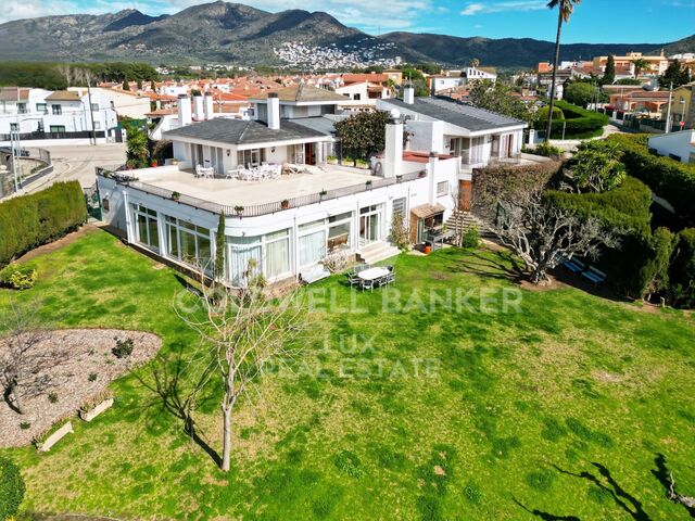 Luxury residence with garden, spa and high rental yield