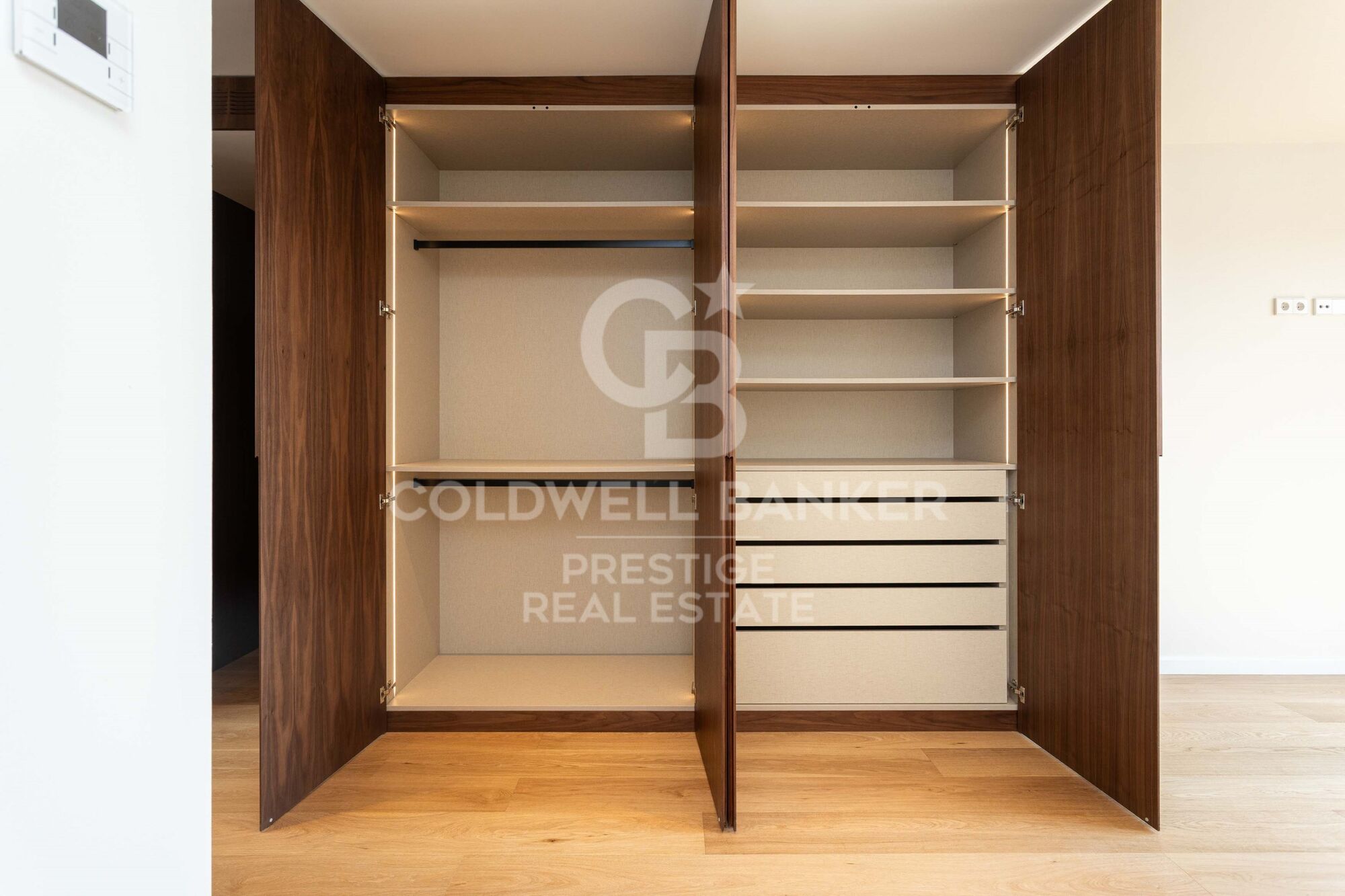 Exclusive penthouse with two terraces at living and bedroom level. Two parking spaces. 'La Dreta de l'Eixample', Barcelona