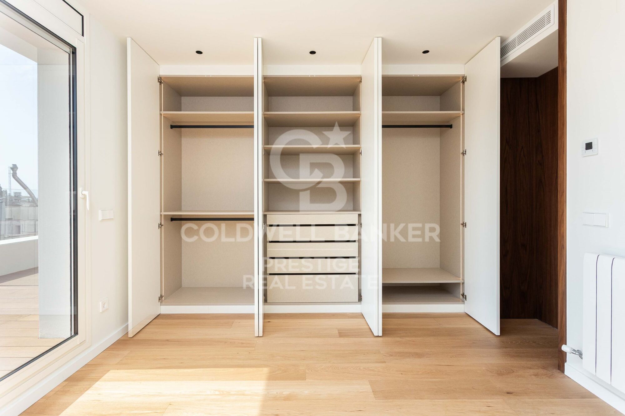 Exclusive penthouse with two terraces at living and bedroom level. Two parking spaces. 'La Dreta de l'Eixample', Barcelona