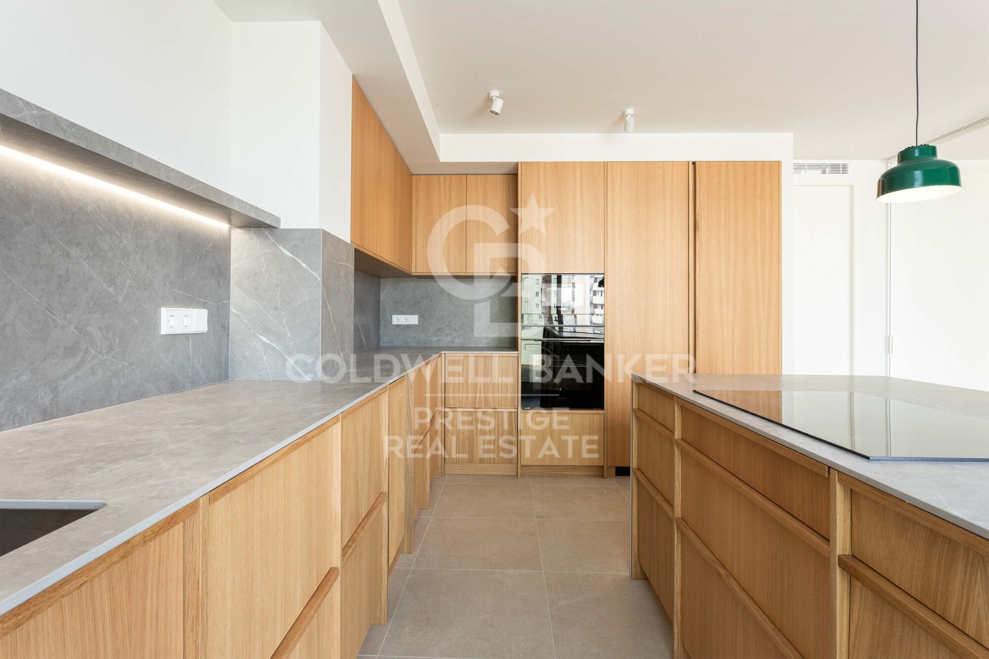 Exclusive penthouse with two terraces at living and bedroom level. Two parking spaces. 'La Dreta de l'Eixample', Barcelona