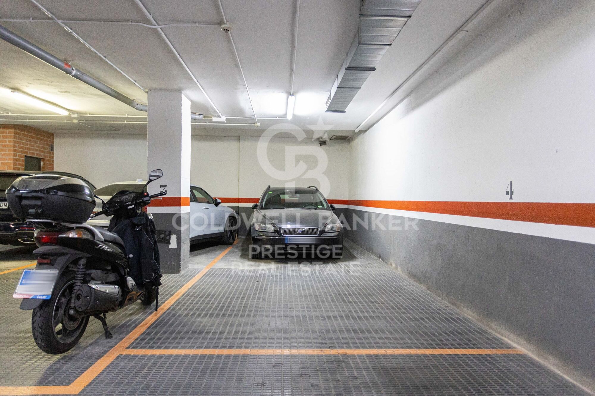 Exclusive penthouse with two terraces at living and bedroom level. Two parking spaces. 'La Dreta de l'Eixample', Barcelona