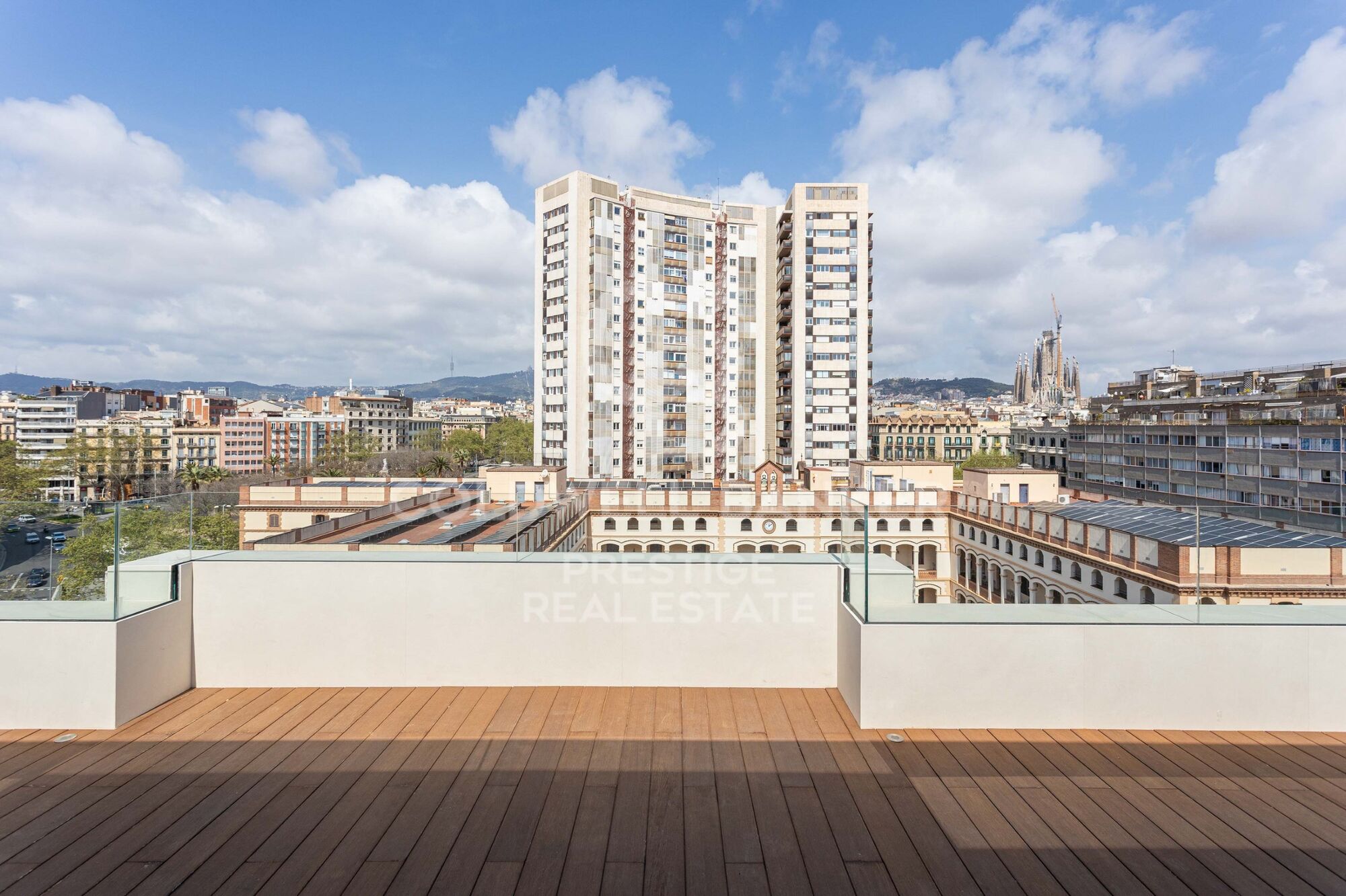 Exclusive penthouse with two terraces at living and bedroom level. Two parking spaces. 'La Dreta de l'Eixample', Barcelona