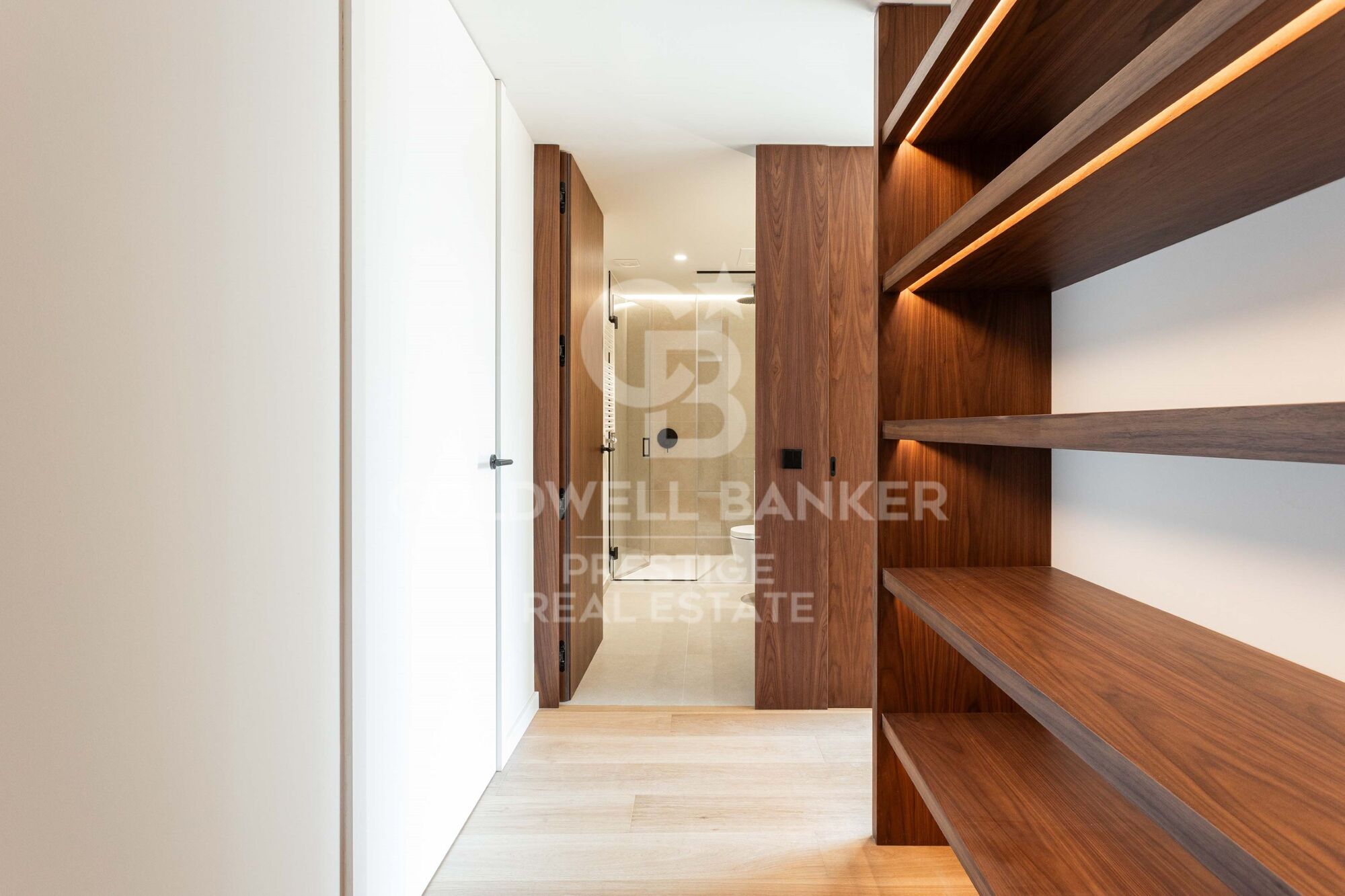 Exclusive penthouse with two terraces at living and bedroom level. Two parking spaces. 'La Dreta de l'Eixample', Barcelona