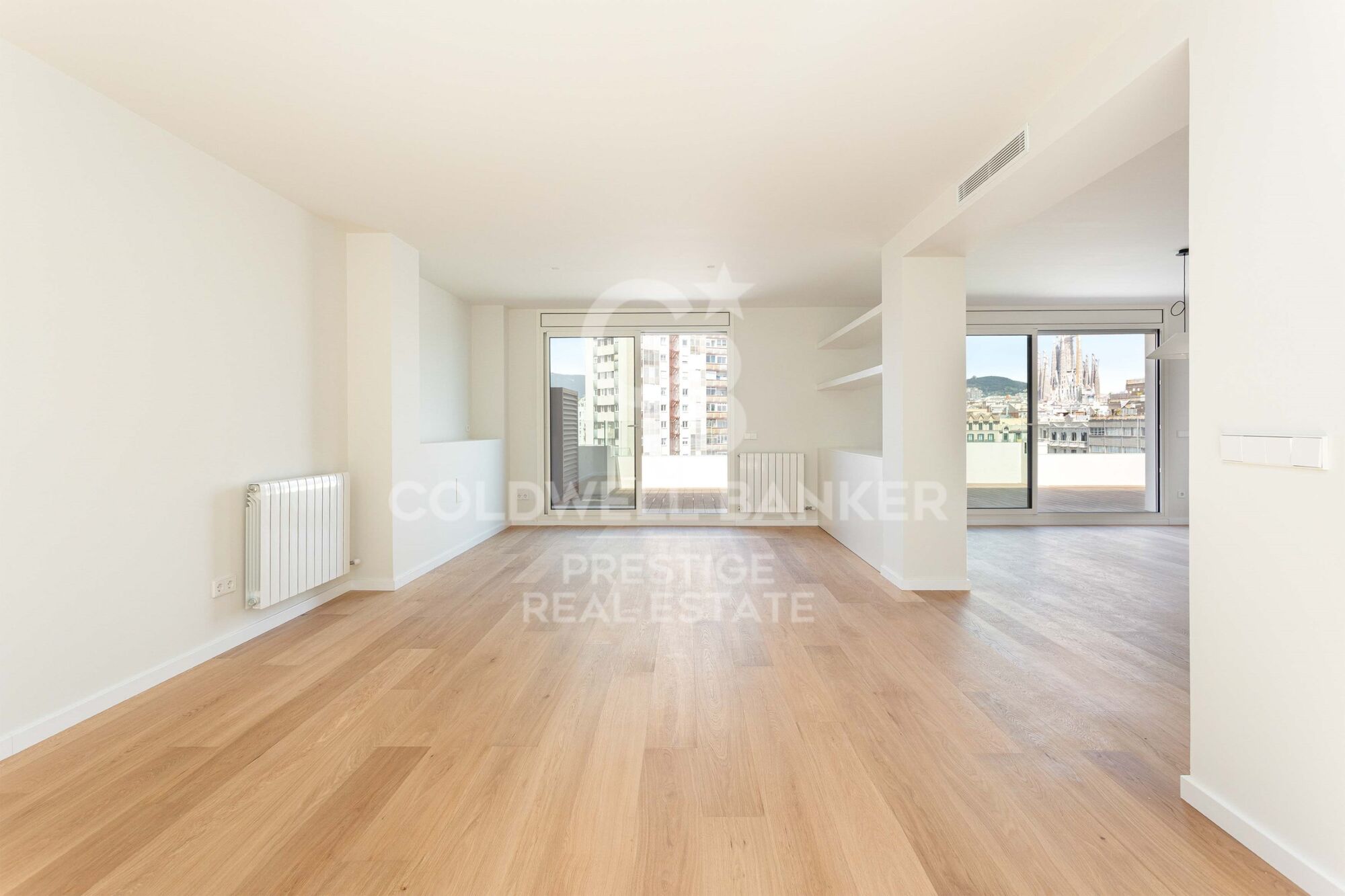 Exclusive penthouse with two terraces at living and bedroom level. Two parking spaces. 'La Dreta de l'Eixample', Barcelona