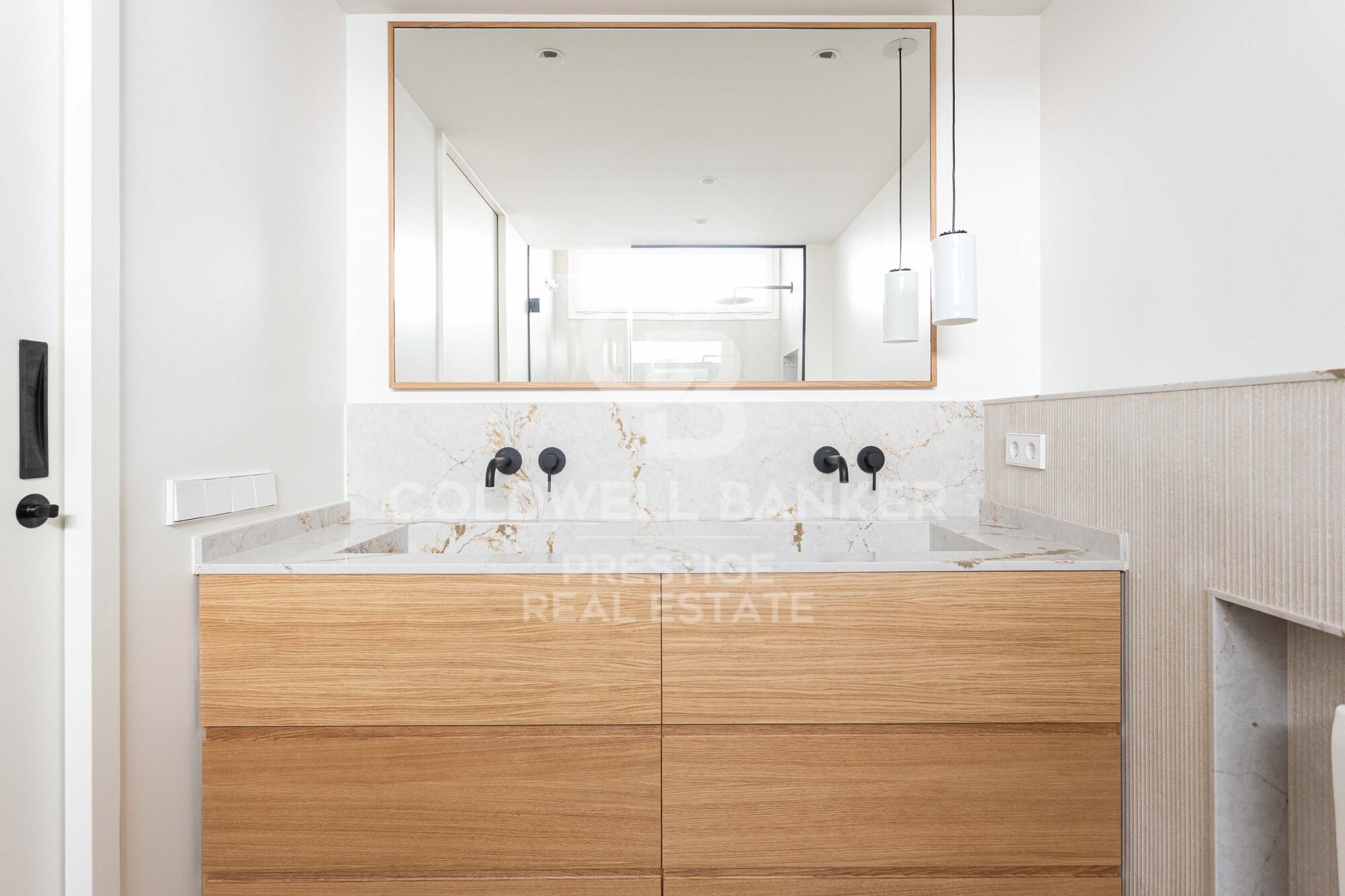 Exclusive penthouse with two terraces at living and bedroom level. Two parking spaces. 'La Dreta de l'Eixample', Barcelona