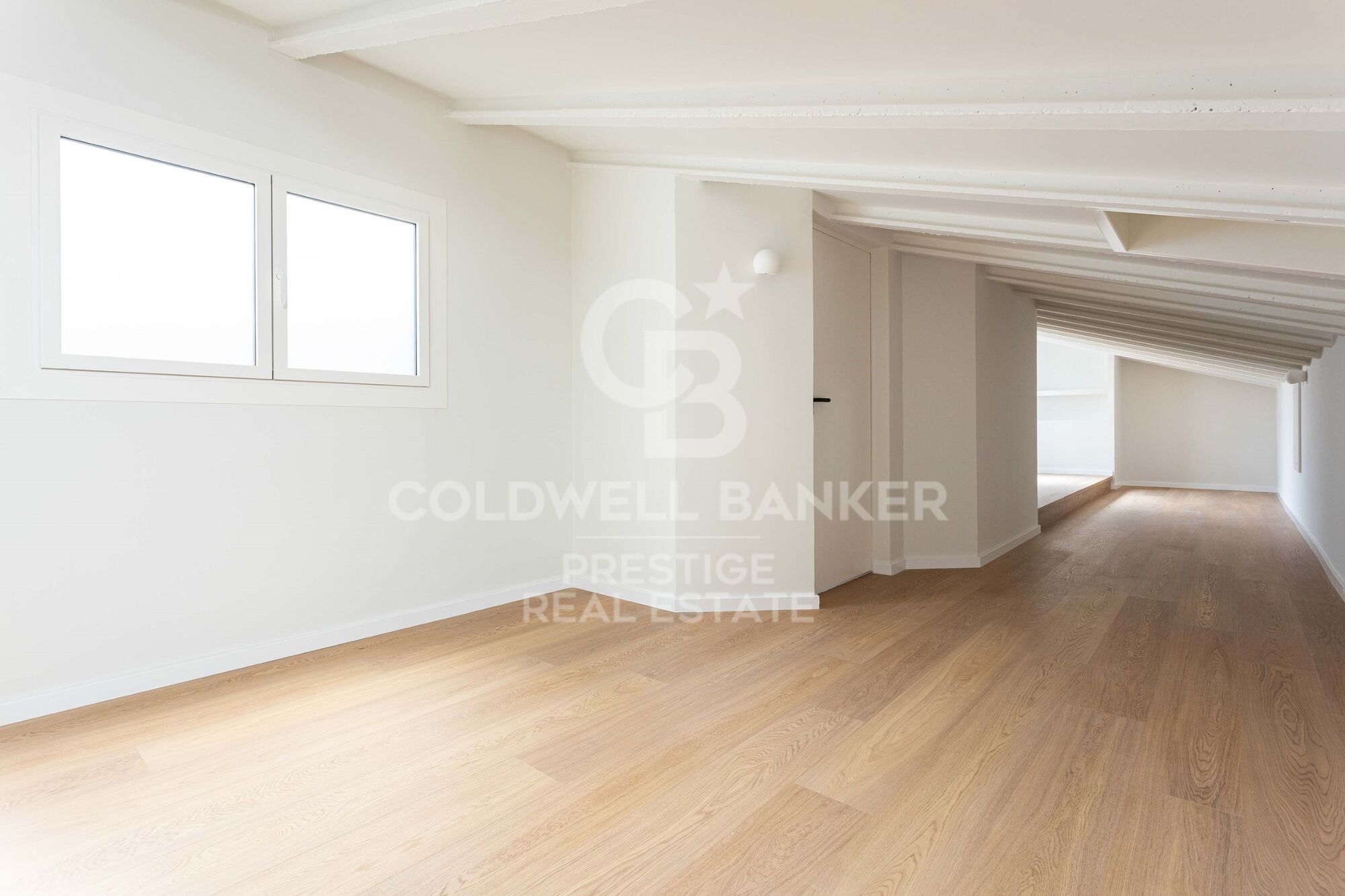 Exclusive penthouse with two terraces at living and bedroom level. Two parking spaces. 'La Dreta de l'Eixample', Barcelona