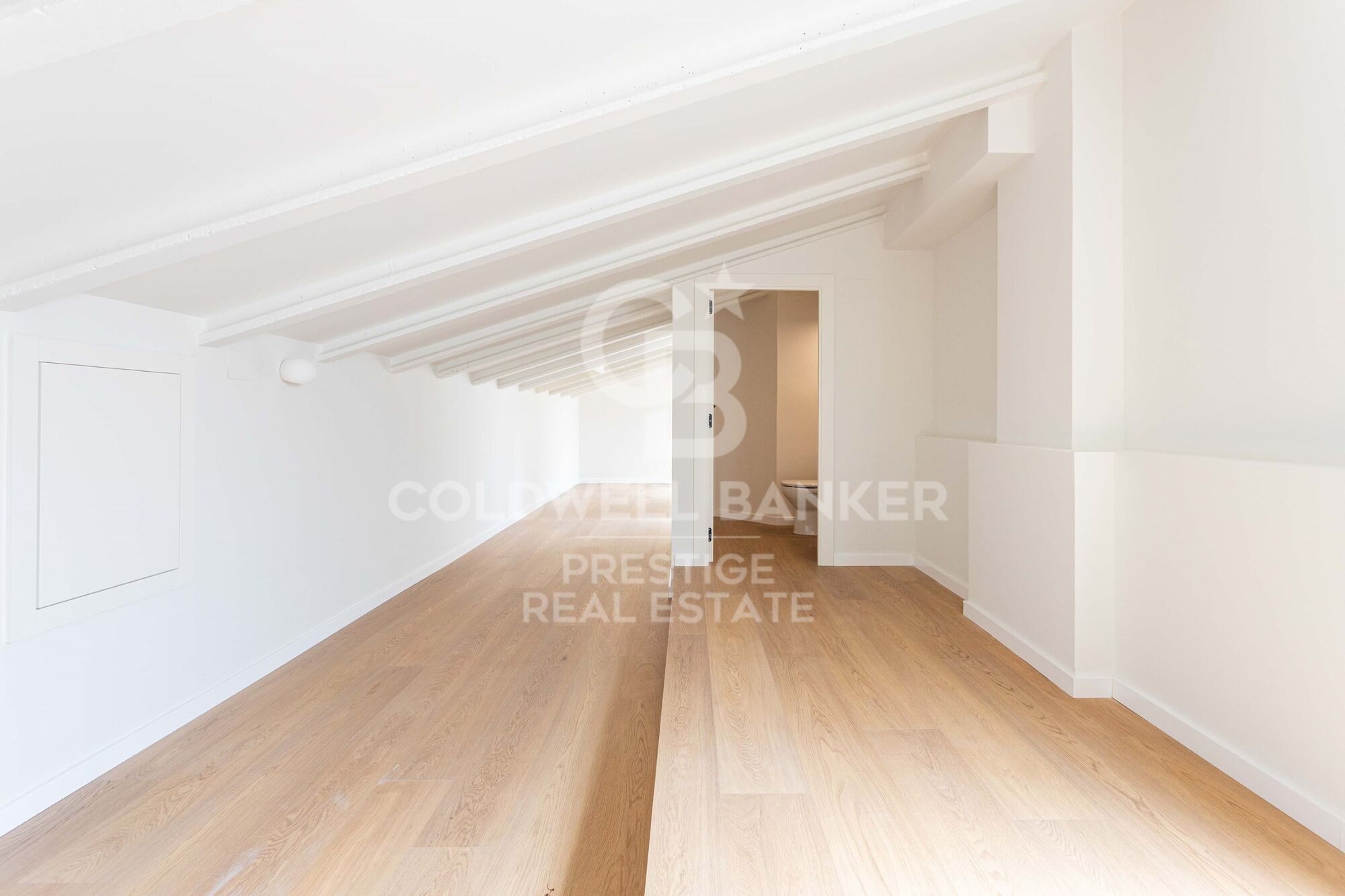 Exclusive penthouse with two terraces at living and bedroom level. Two parking spaces. 'La Dreta de l'Eixample', Barcelona